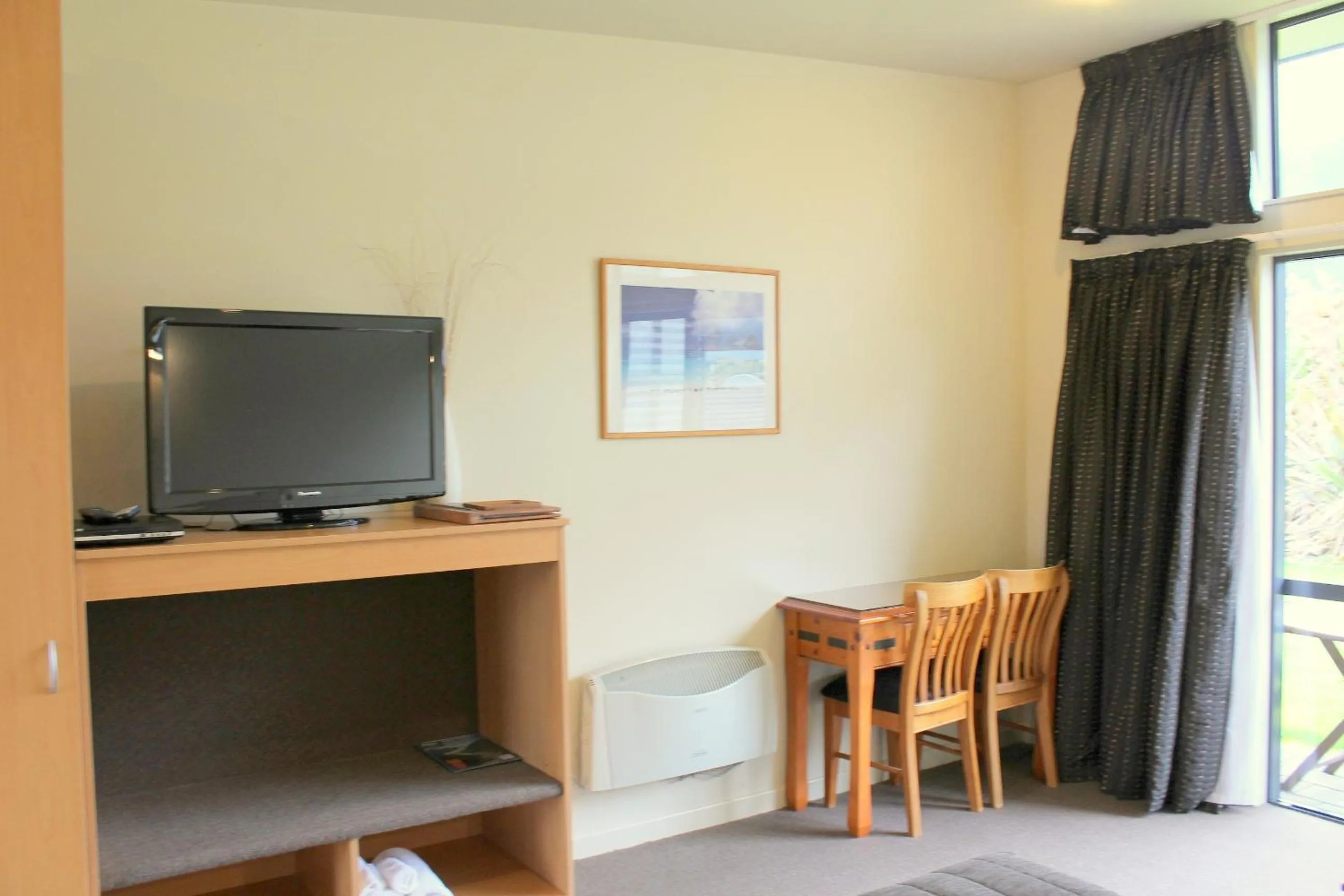 Bedroom in Sunset Motel