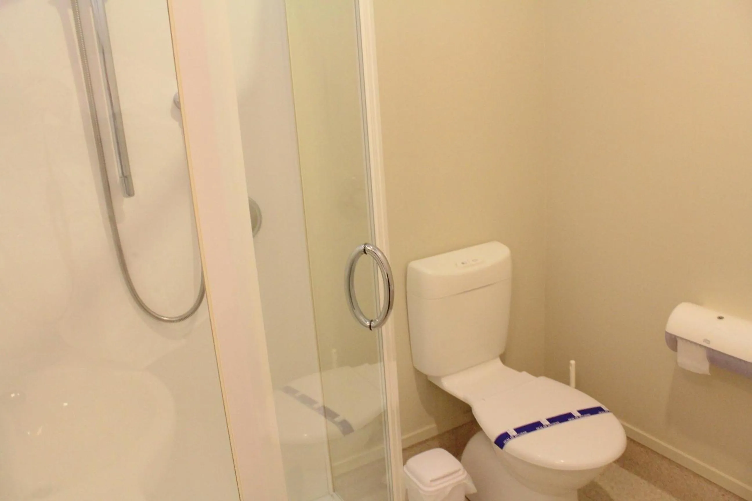 Bathroom in Sunset Motel