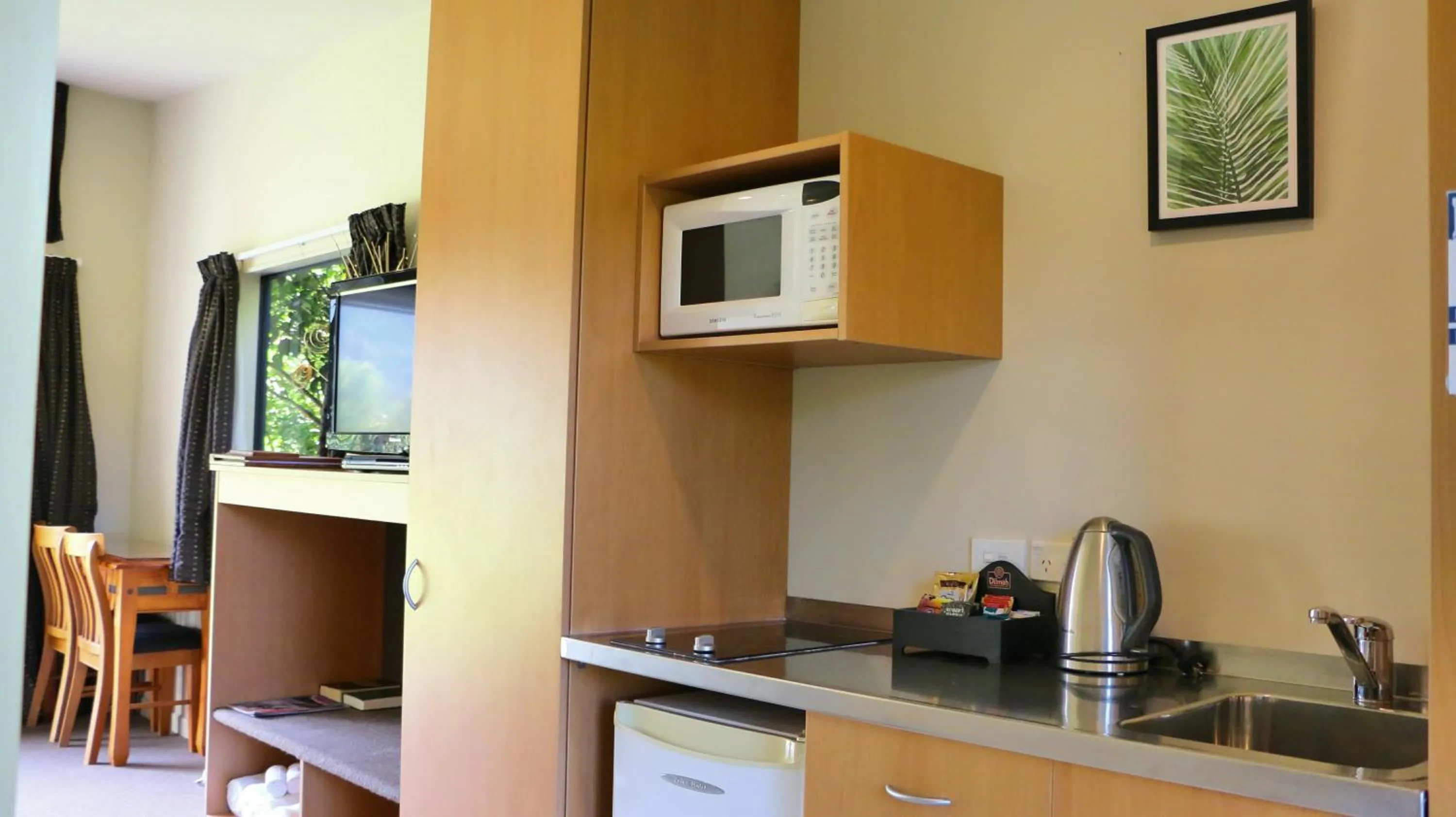 Kitchen or kitchenette in Sunset Motel