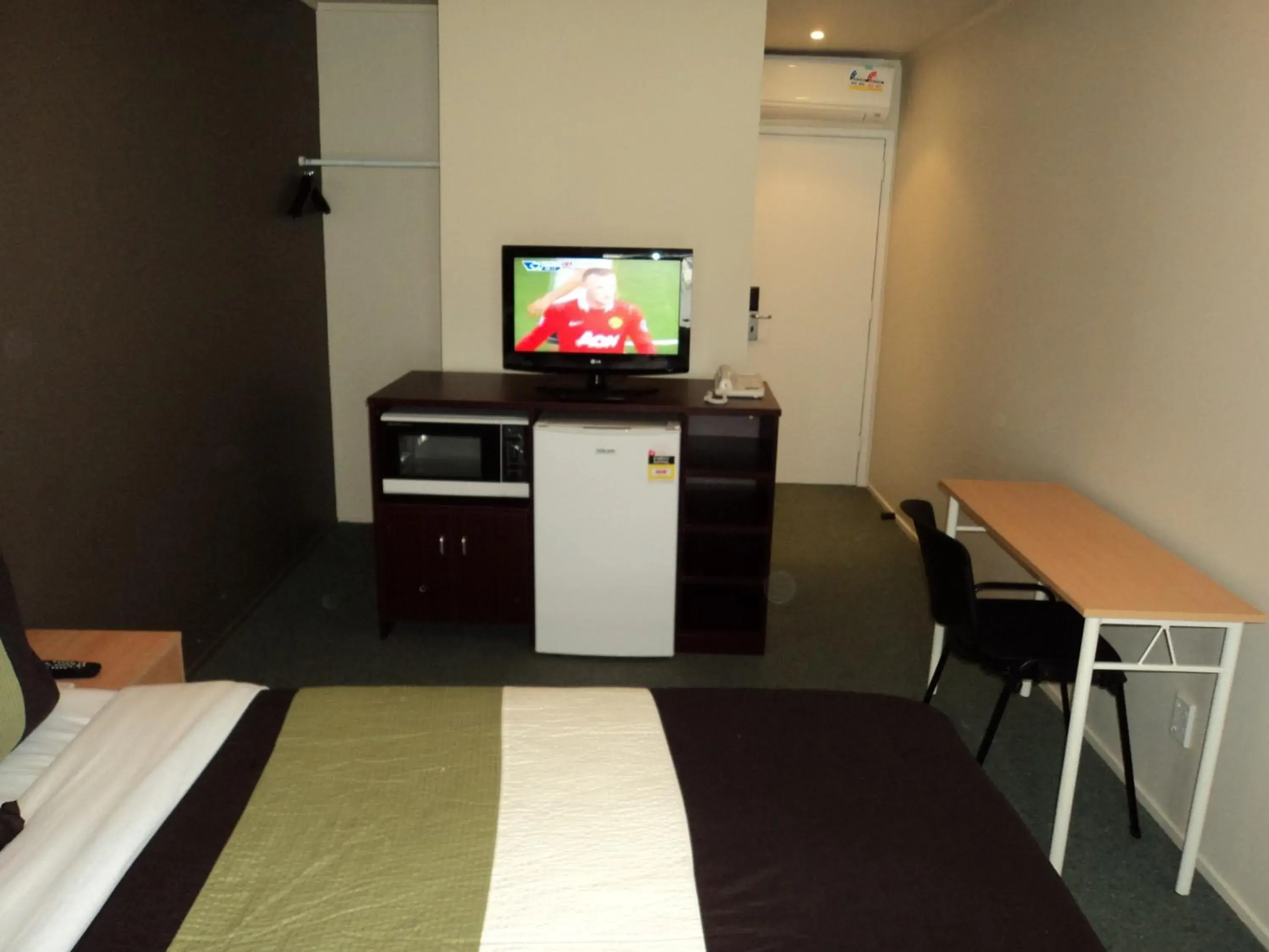 Photo of the whole room, TV/Entertainment Center in Sai Motels