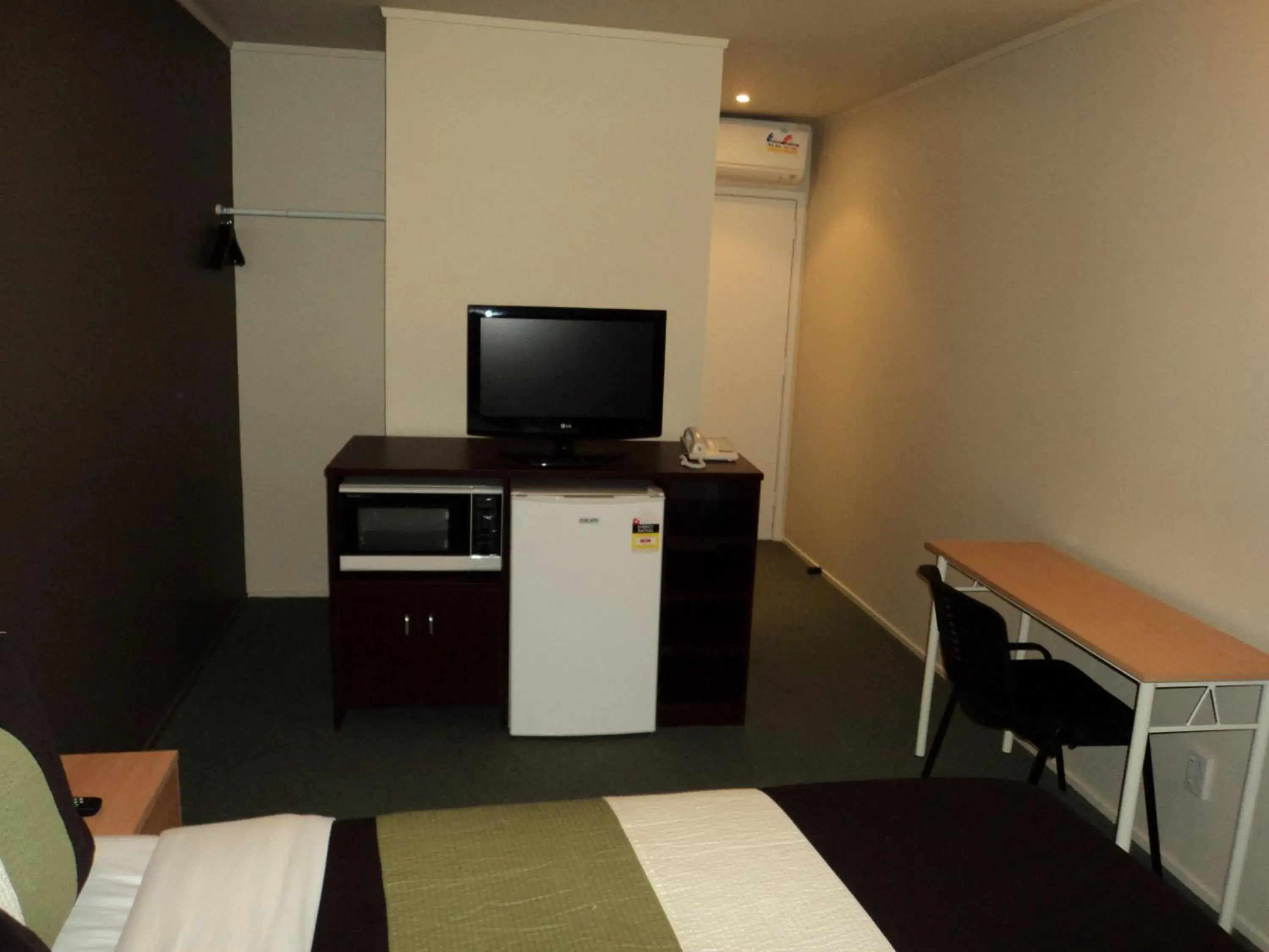 TV and multimedia, TV/Entertainment Center in Sai Motels