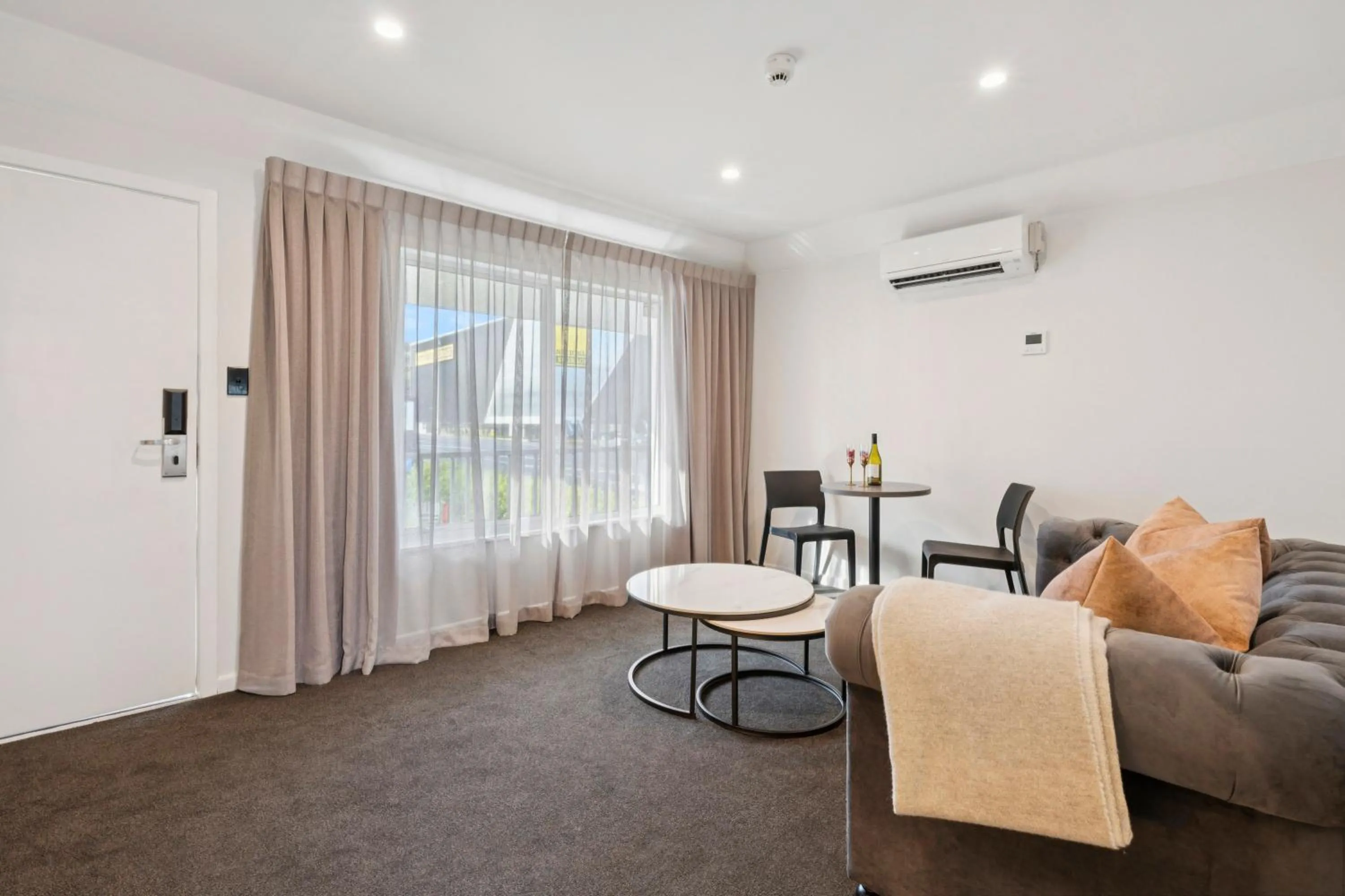 Living room in Sai Motels - Greenlane Auckland