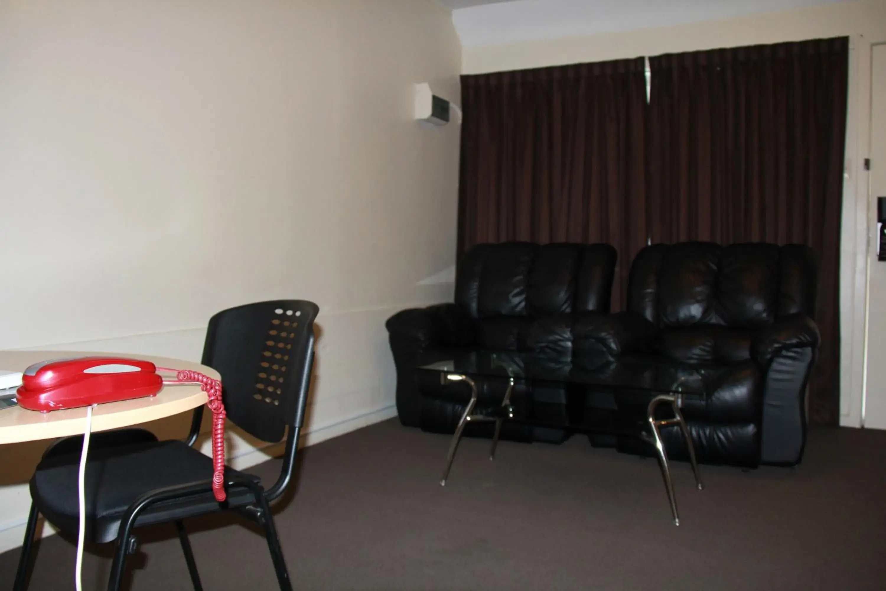 Living room, Seating Area in Sai Motels