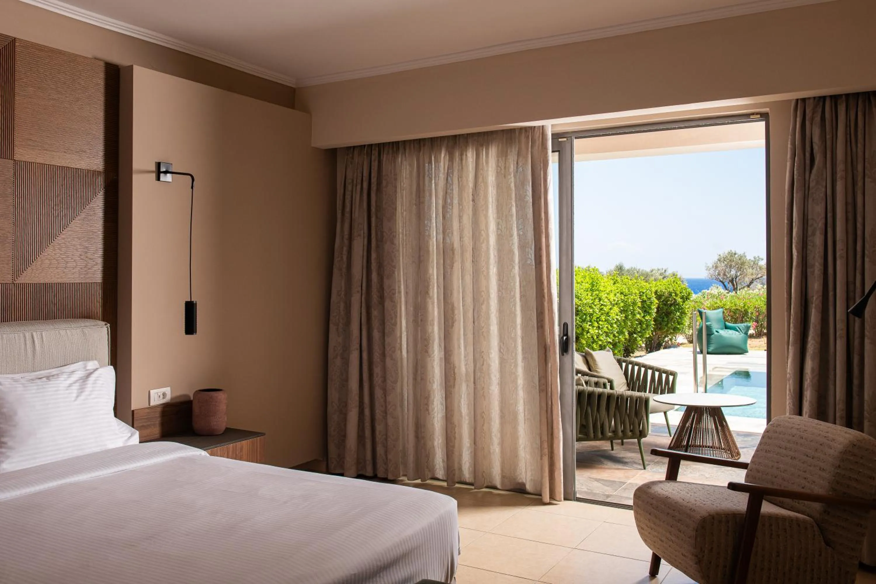 VIP, Bed in KRESTEN ROYAL Euphoria Resort