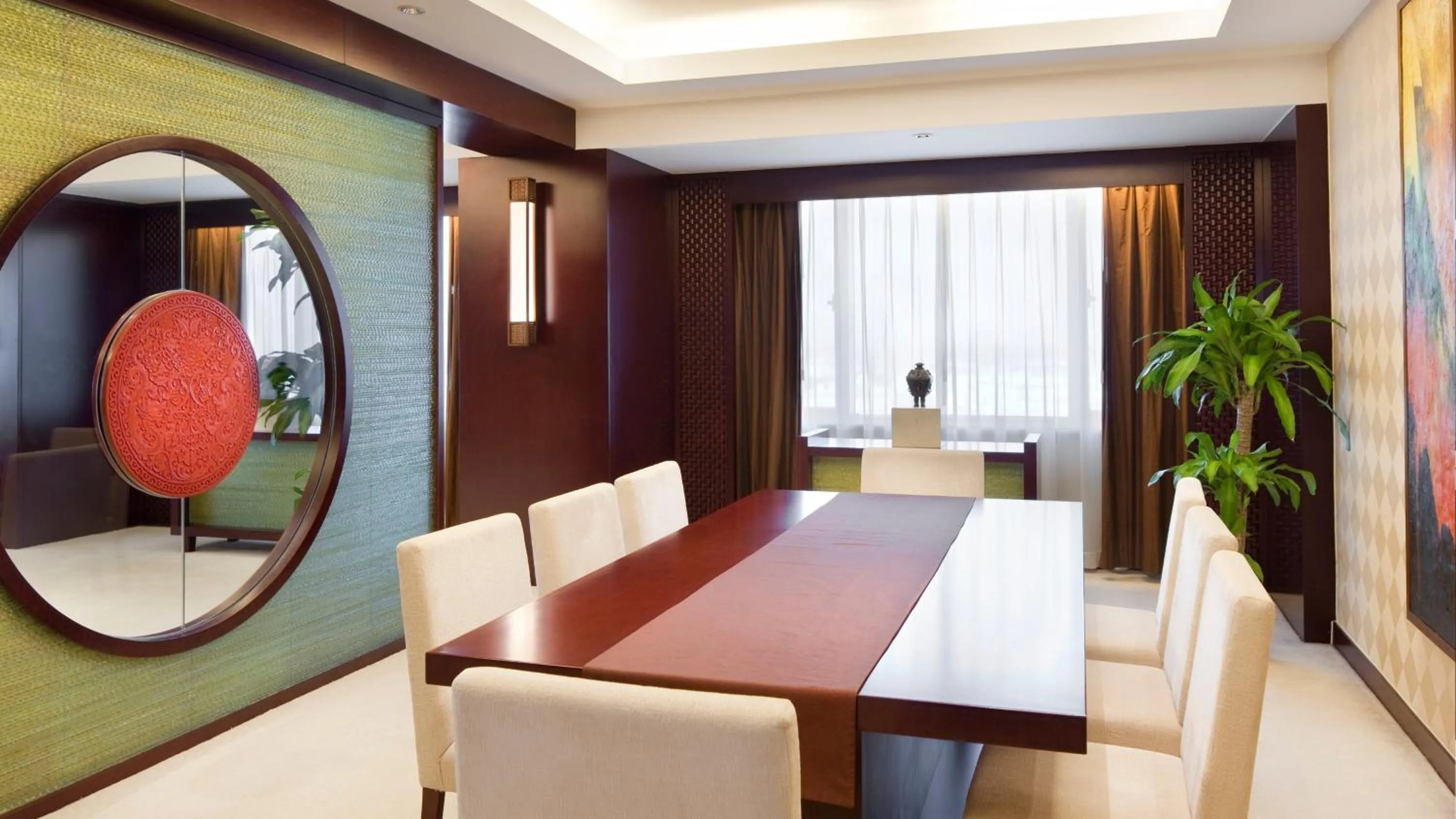 Bedroom, Dining Area in Crowne Plaza Shanghai Pudong