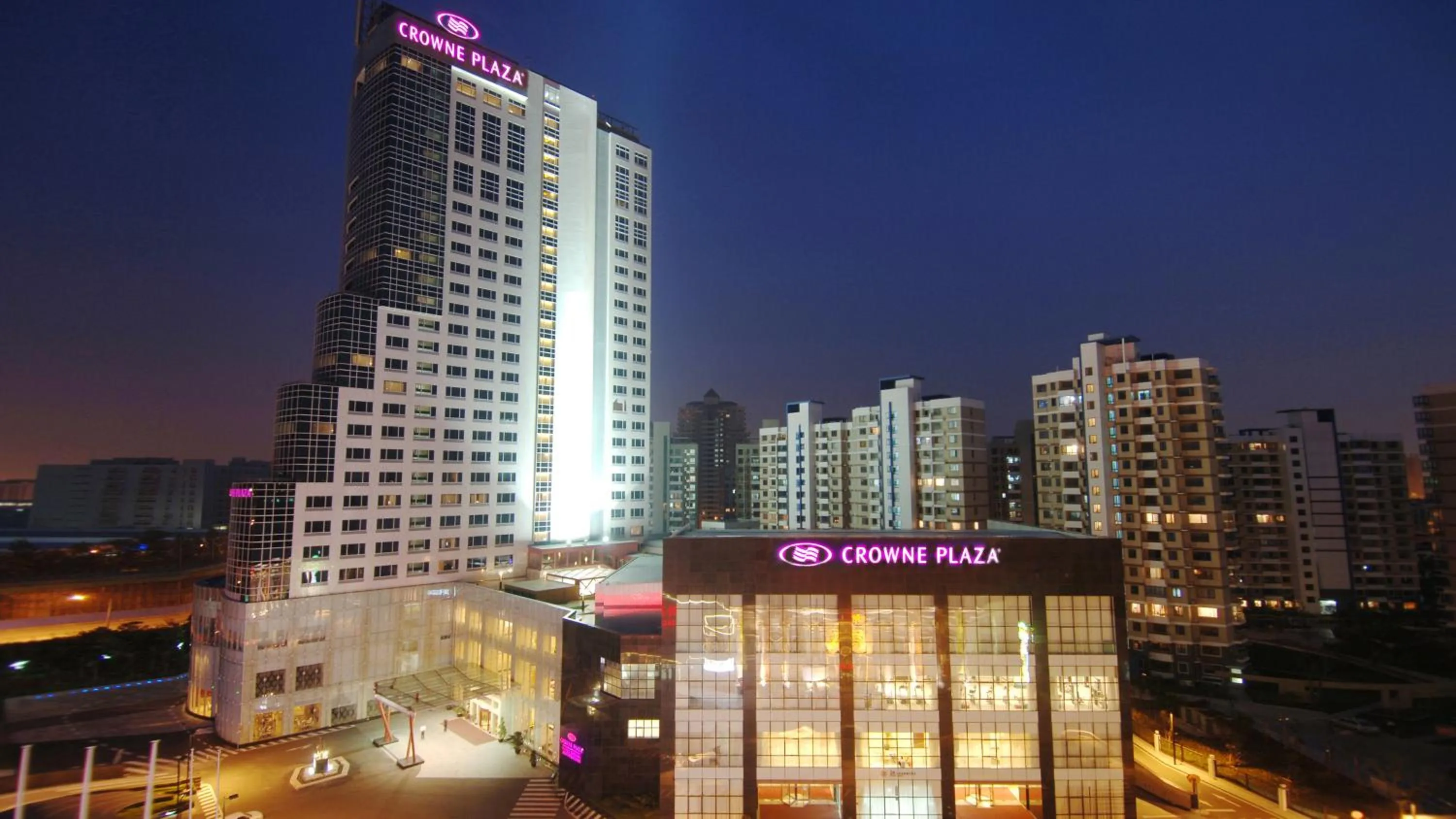Property building in Crowne Plaza Shanghai Pudong