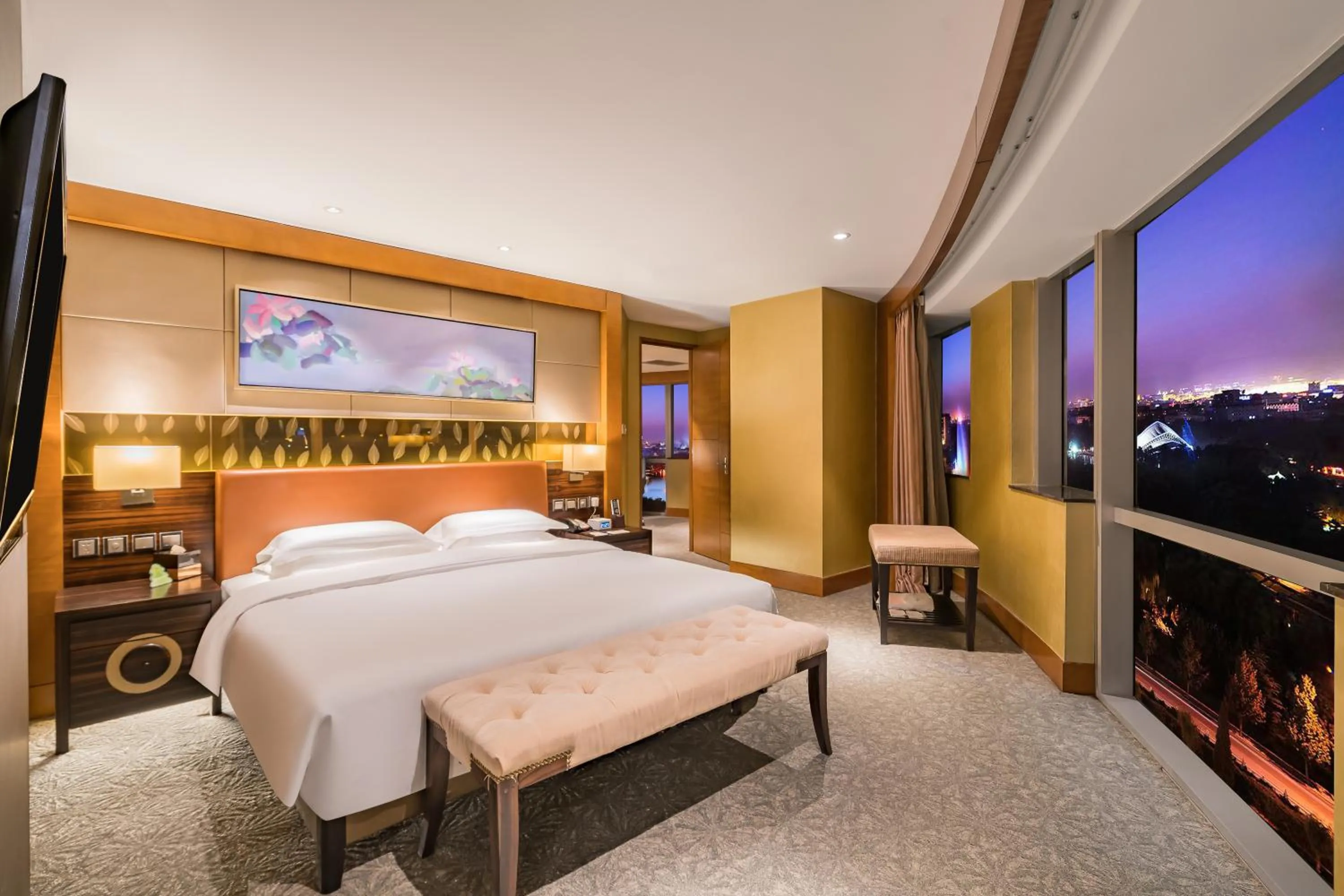 Bedroom, Bed in Lake View Hotel