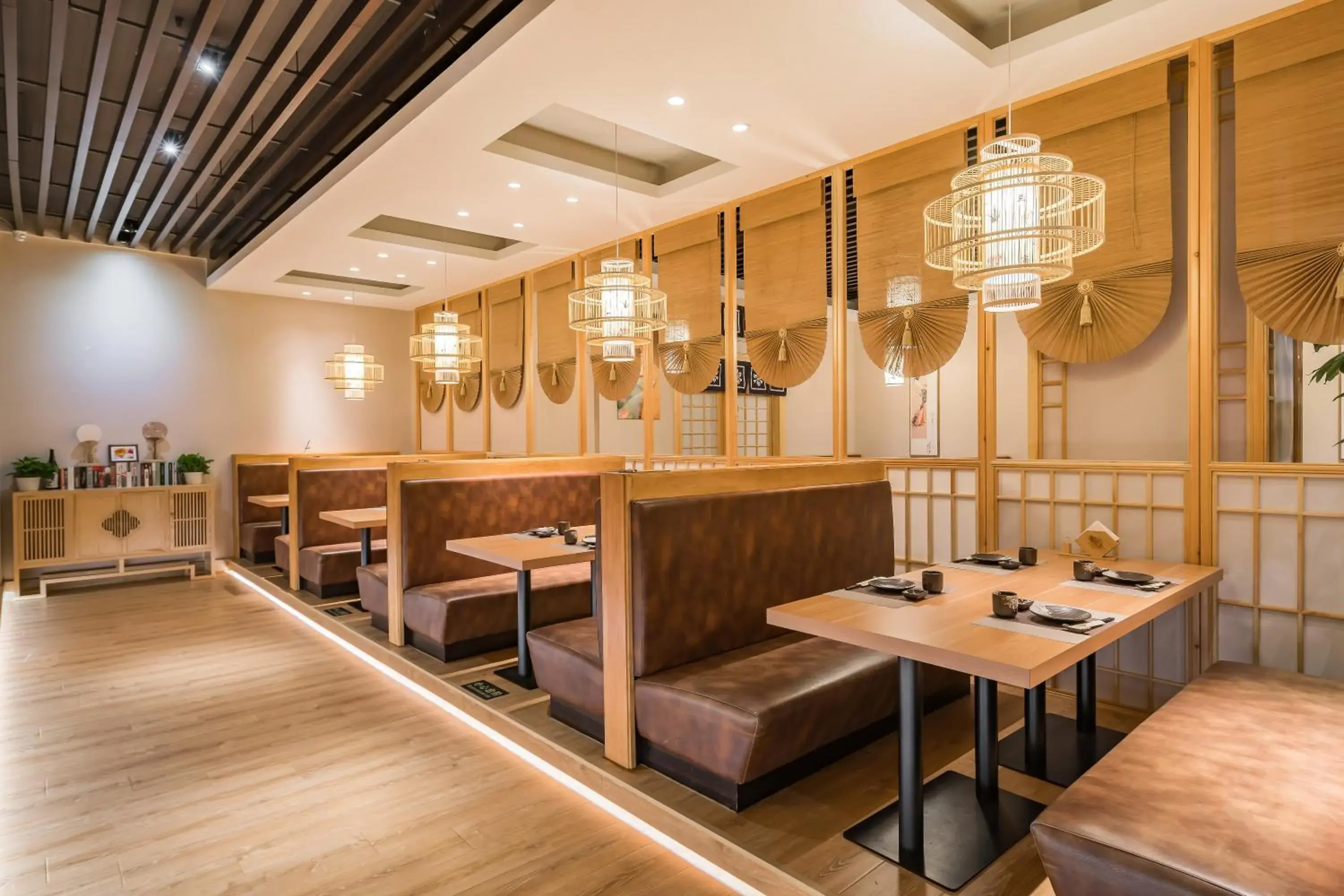 Restaurant/places to eat in Lake View Hotel Restaurant/places to eat in Lake View Hotel