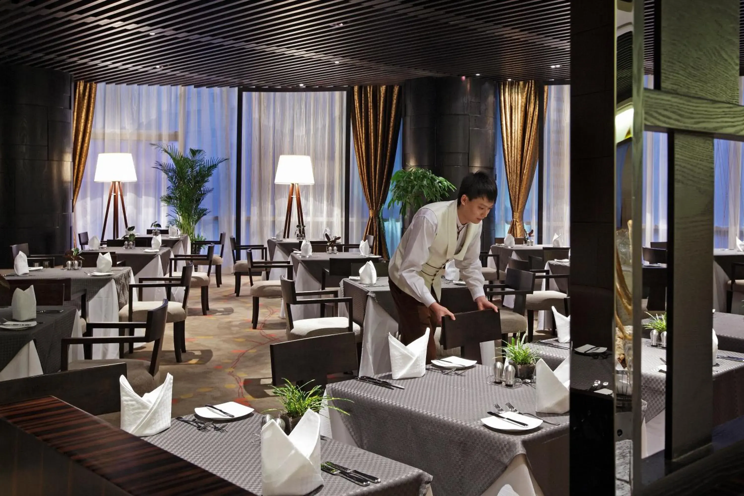 Restaurant/places to eat in Lake View Hotel Restaurant/places to eat in Lake View Hotel