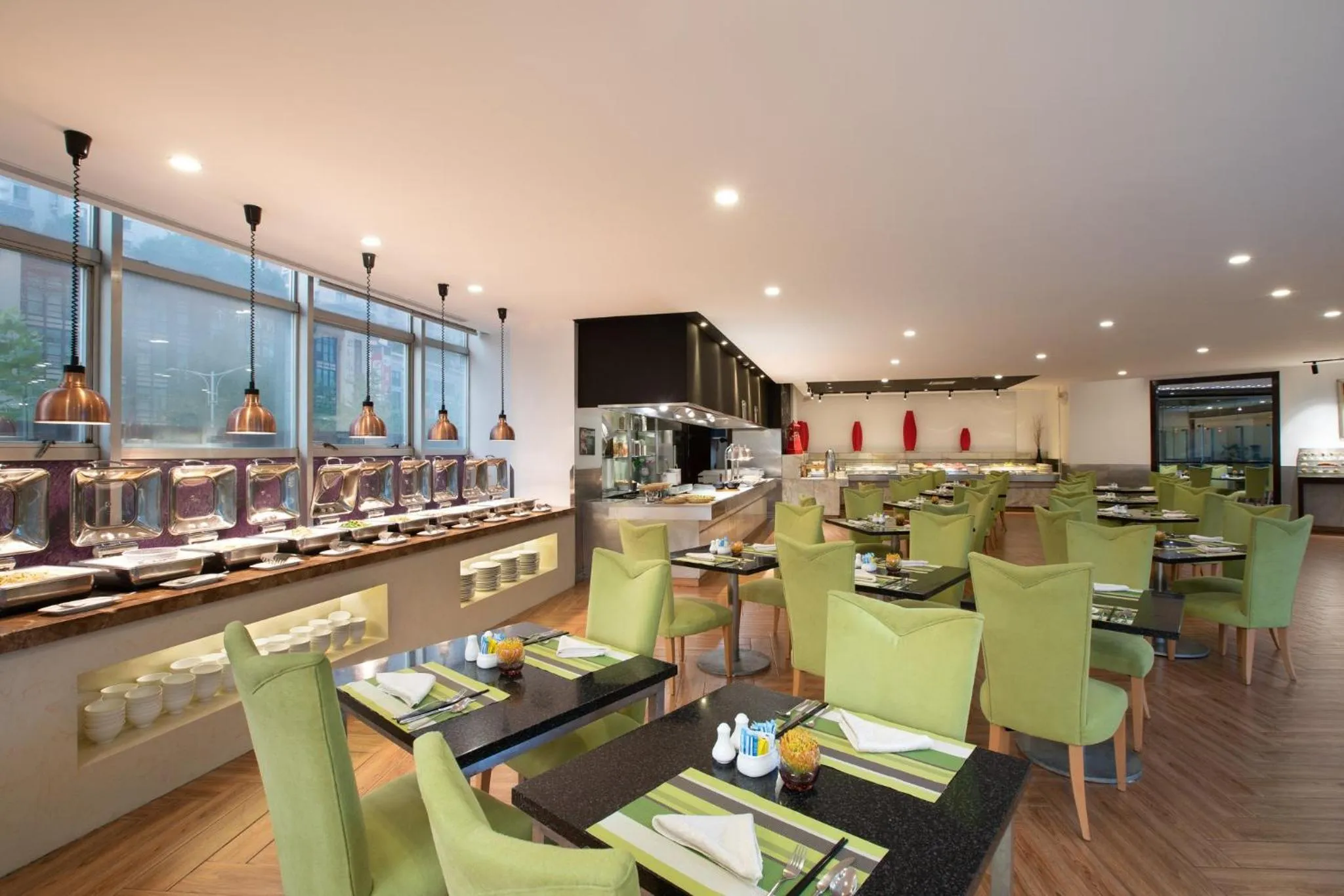 Restaurant/places to eat in Holiday Inn Shanghai Vista Near Jing'an Temple