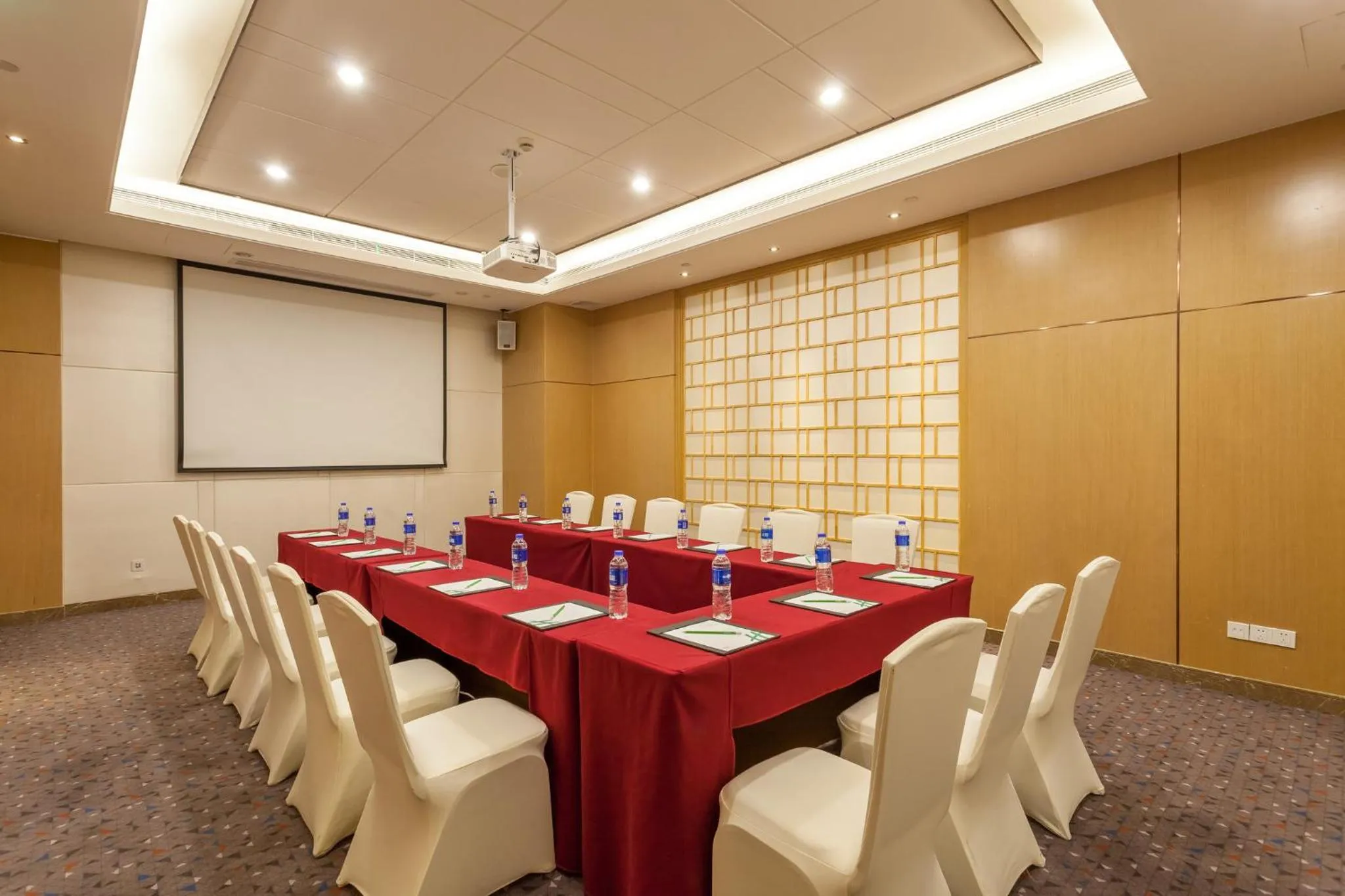 Meeting/conference room in Holiday Inn Shanghai Vista Near Jing'an Temple