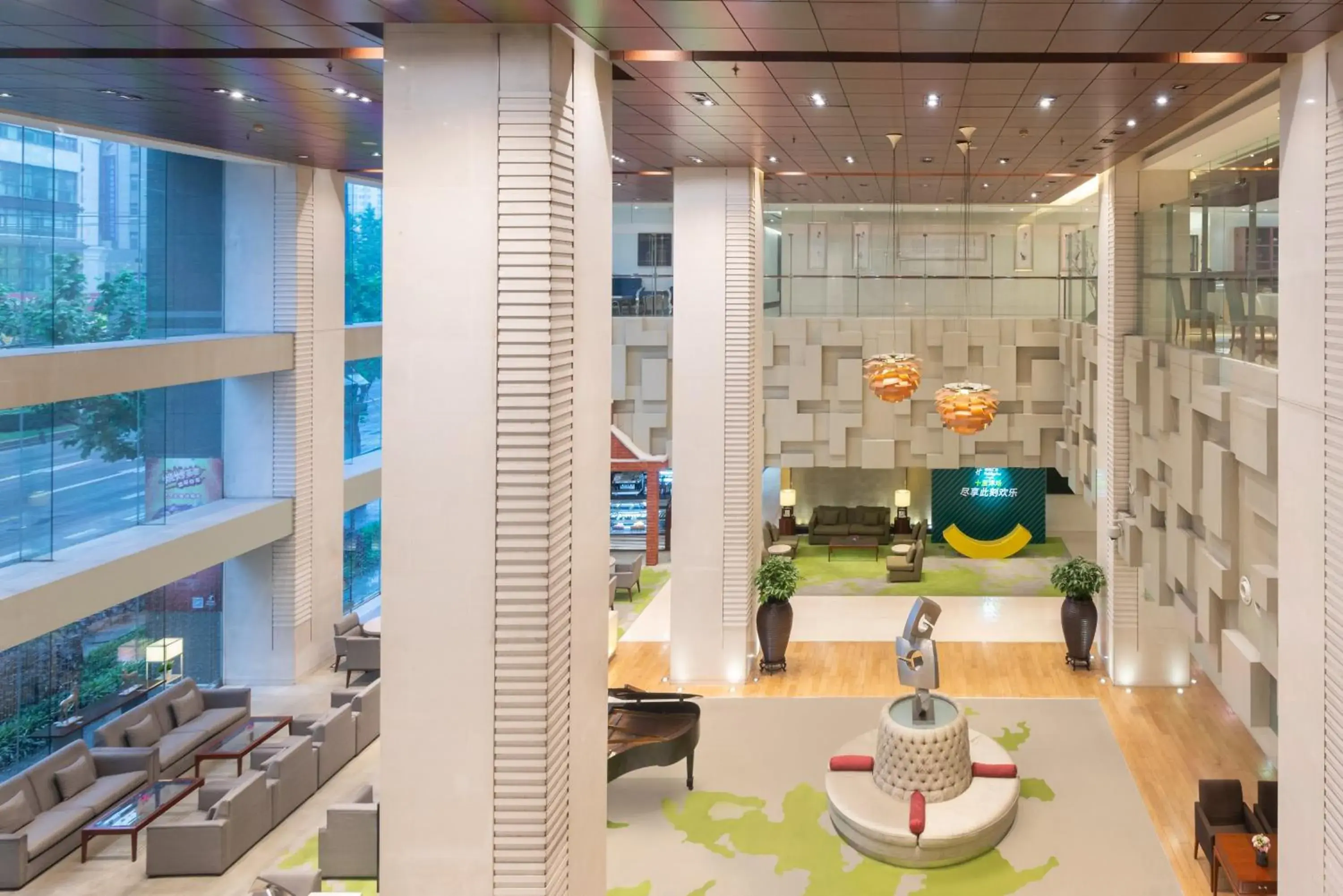 Property building in Holiday Inn Shanghai Vista Near Jing'an Temple Property building in Holiday Inn Shanghai Vista Near Jing'an Temple