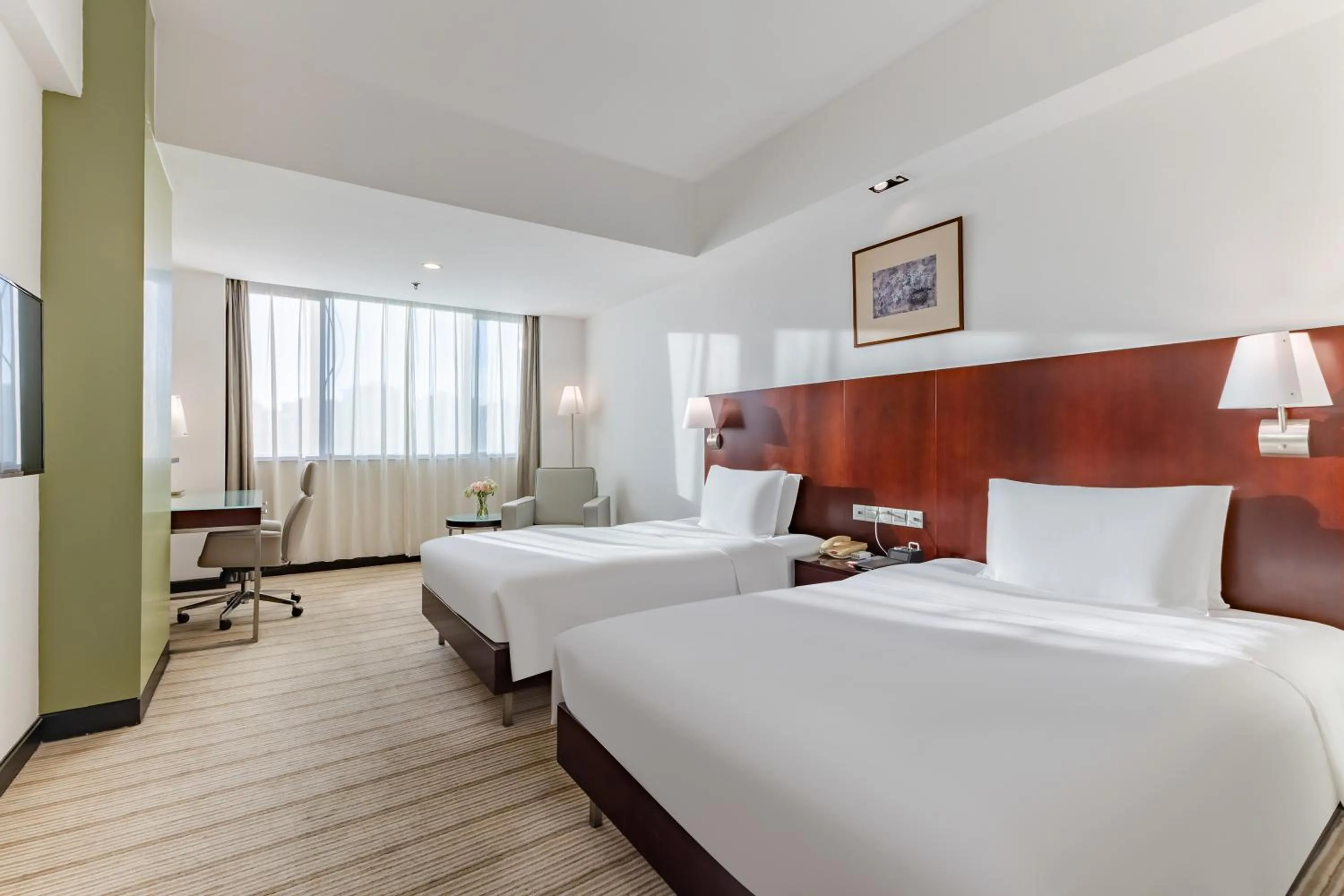Standard Room in Holiday Inn Shanghai Vista by IHG - Easy access to travel spot city walk