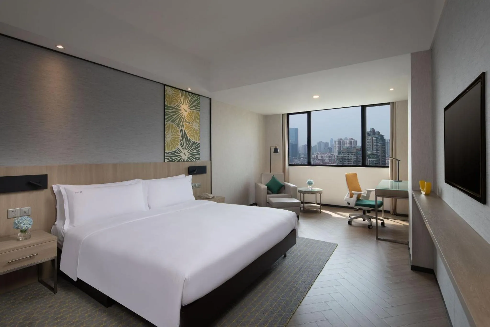 Photo of the whole room, Bed in Holiday Inn Shanghai Vista Near Jing'an Temple
