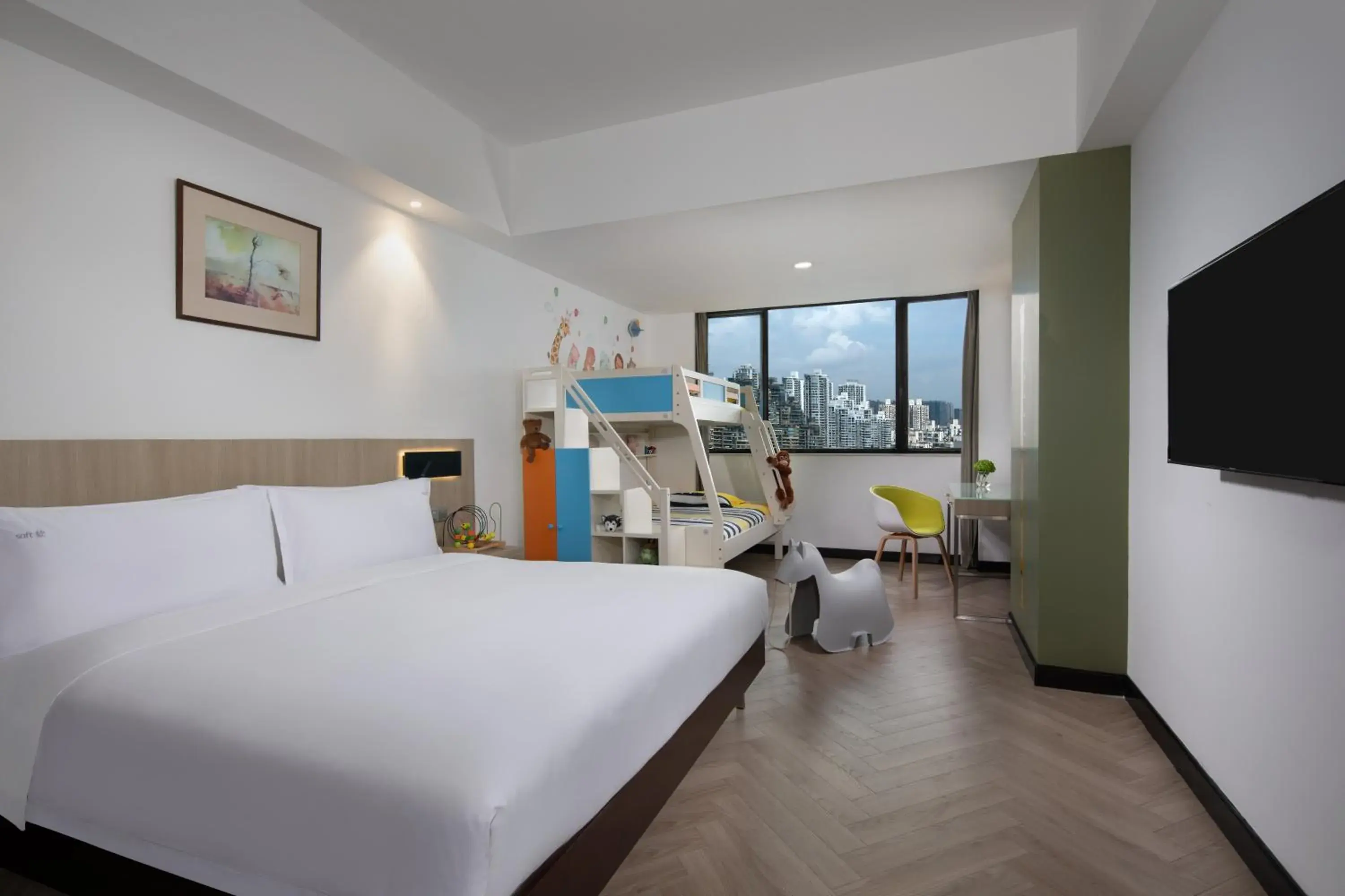 Photo of the whole room, Bed in Holiday Inn Shanghai Vista Near Jing'an Temple Photo of the whole room, Bed in Holiday Inn Shanghai Vista Near Jing'an Temple