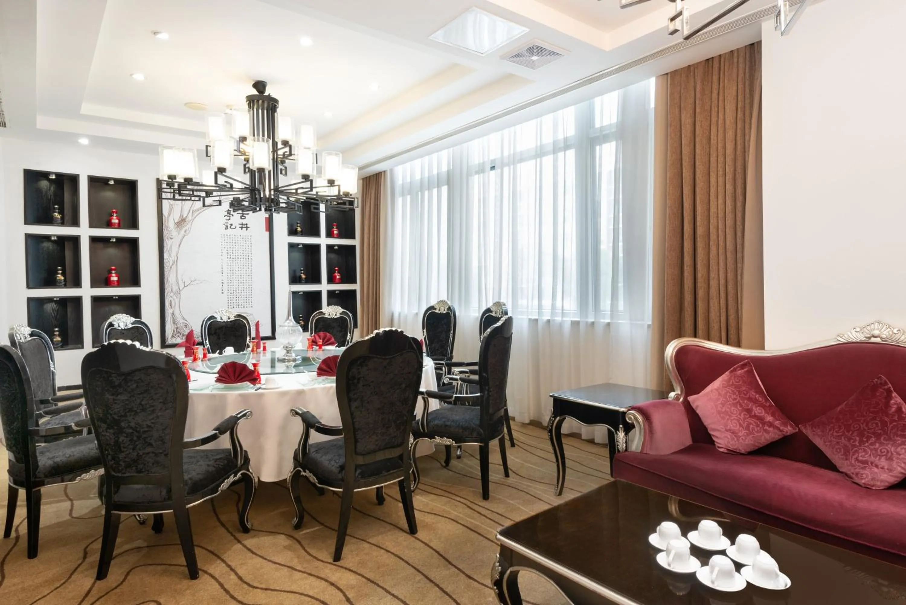 Restaurant/places to eat in Holiday Inn Shanghai Vista Near Jing'an Temple