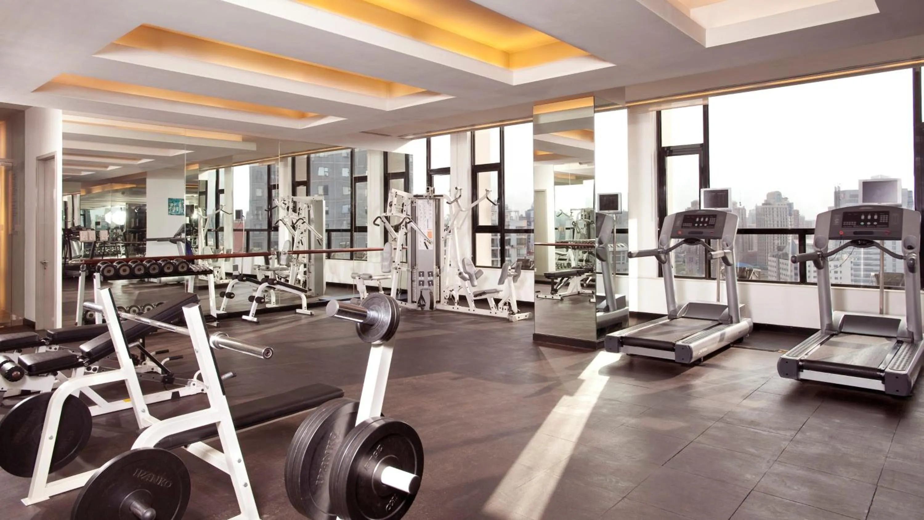 Fitness centre/facilities in Holiday Inn Shanghai Vista Near Jing'an Temple