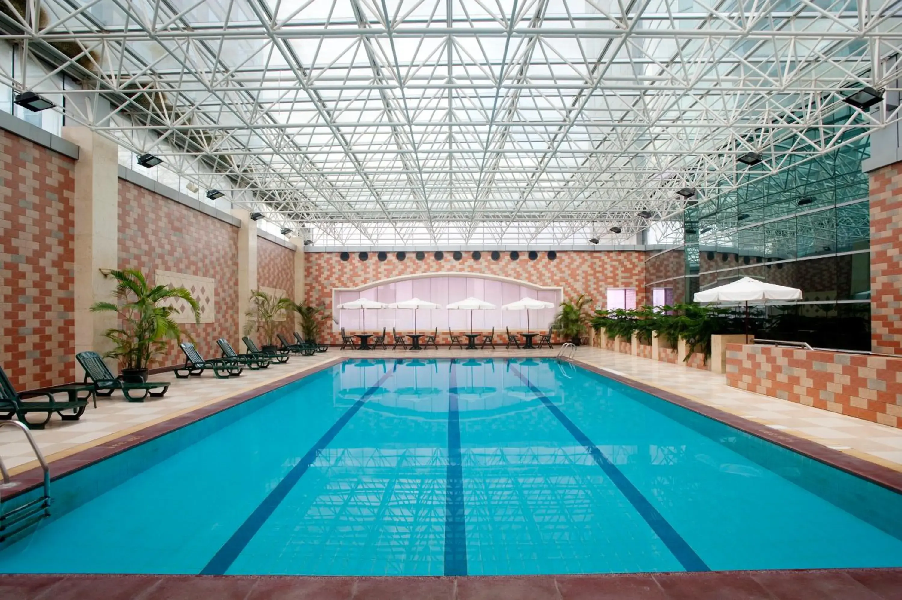 Swimming pool in Holiday Inn Shanghai Pudong by IHG Swimming pool in Holiday Inn Shanghai Pudong by IHG