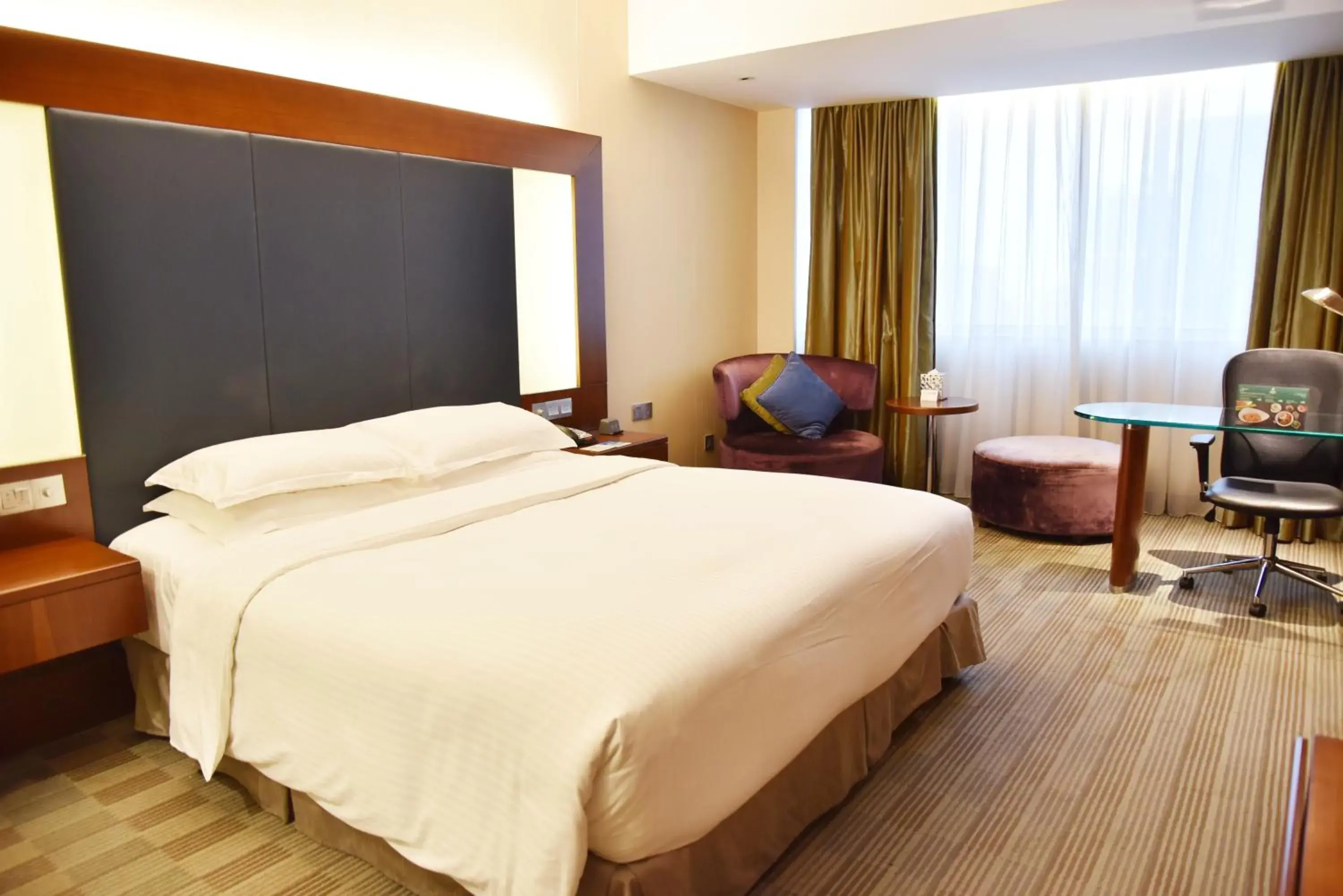 Bedroom, Bed in Holiday Inn Shanghai Pudong by IHG Bedroom, Bed in Holiday Inn Shanghai Pudong by IHG