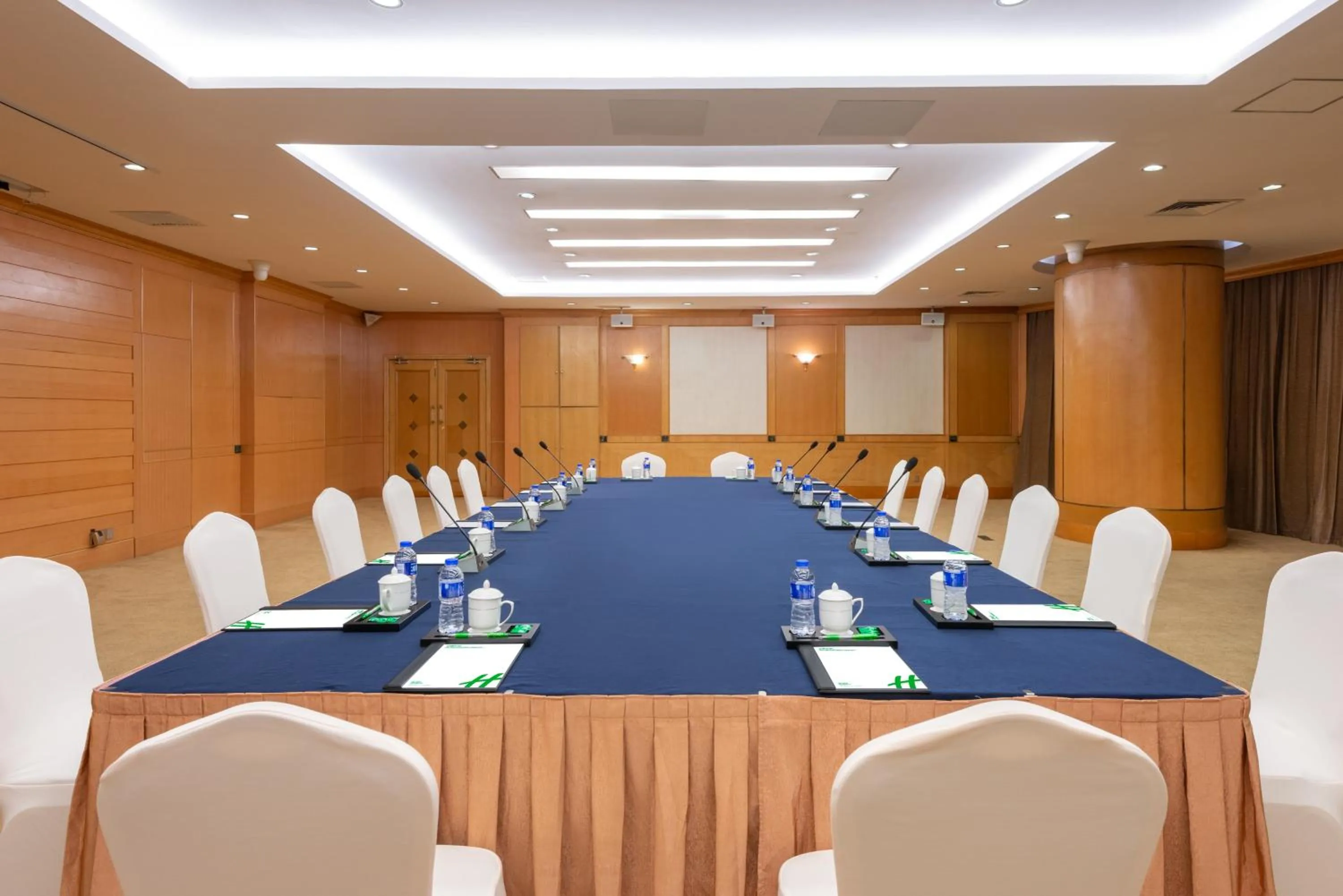 Meeting/conference room in Holiday Inn Shanghai Pudong by IHG