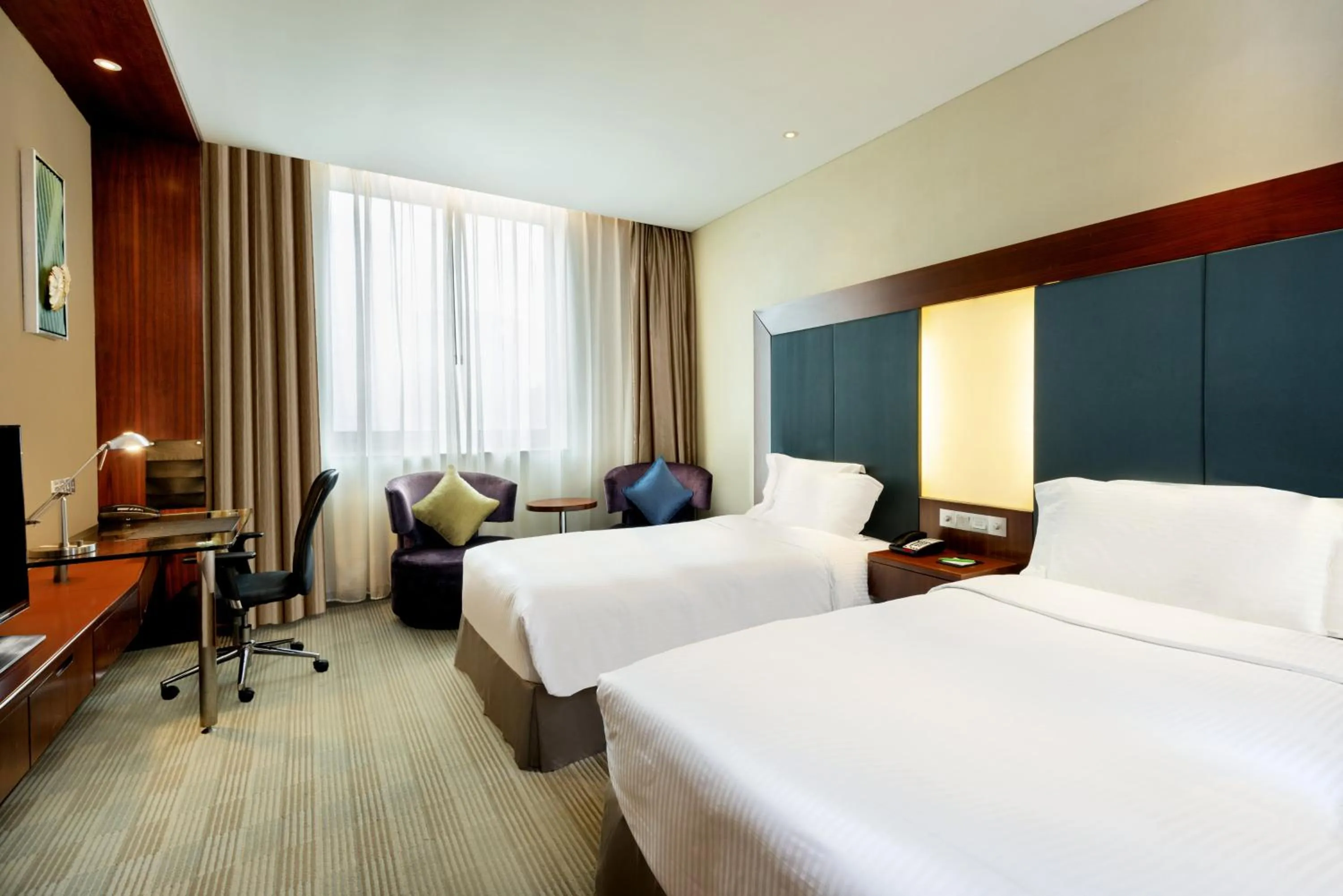 Photo of the whole room, Bed in Holiday Inn Shanghai Pudong by IHG