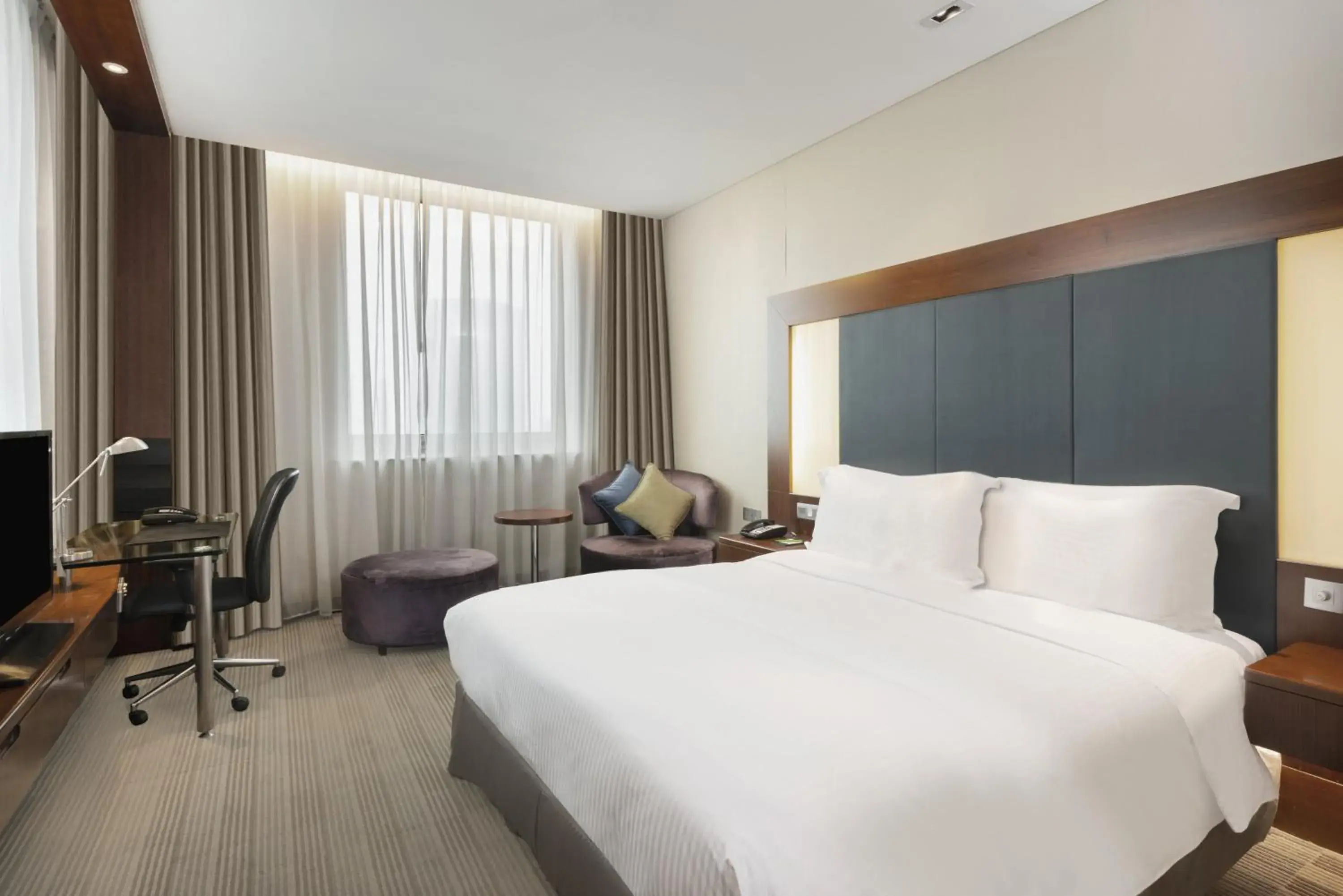 Photo of the whole room, Bed in Holiday Inn Shanghai Pudong by IHG Photo of the whole room, Bed in Holiday Inn Shanghai Pudong by IHG