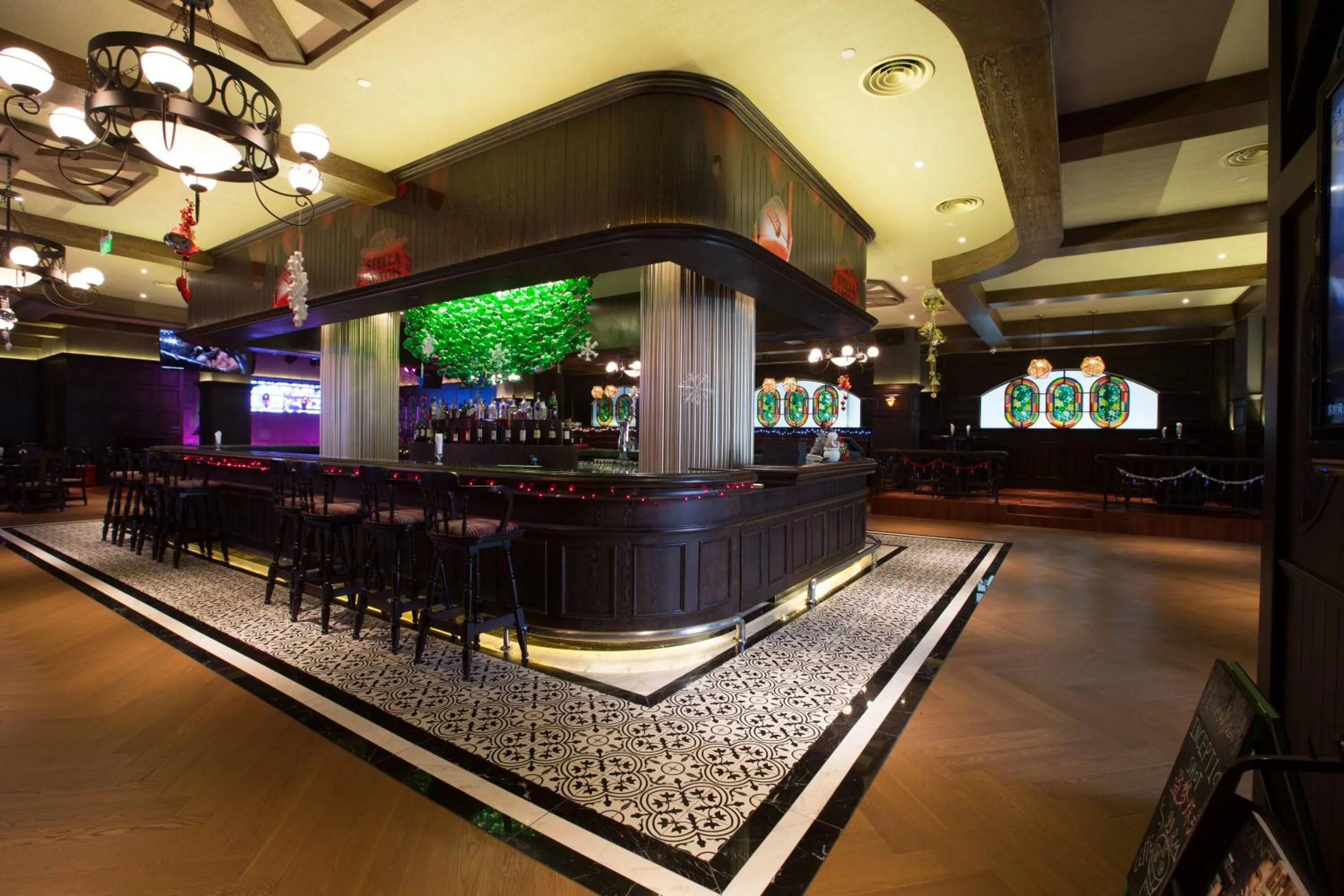 Lounge or bar in Holiday Inn Shanghai Pudong by IHG