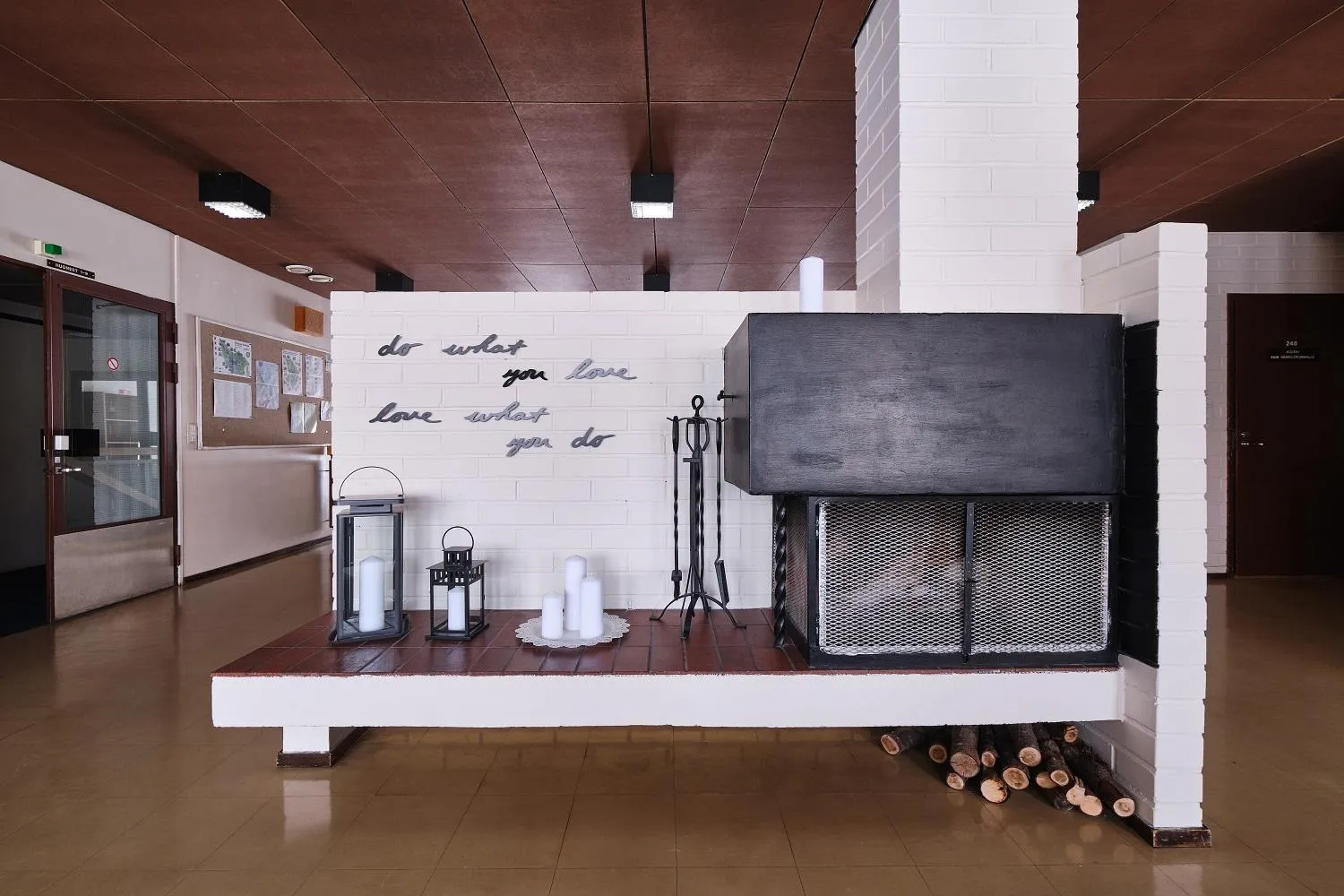 Communal lounge/ TV room in Hotelli Pielinen