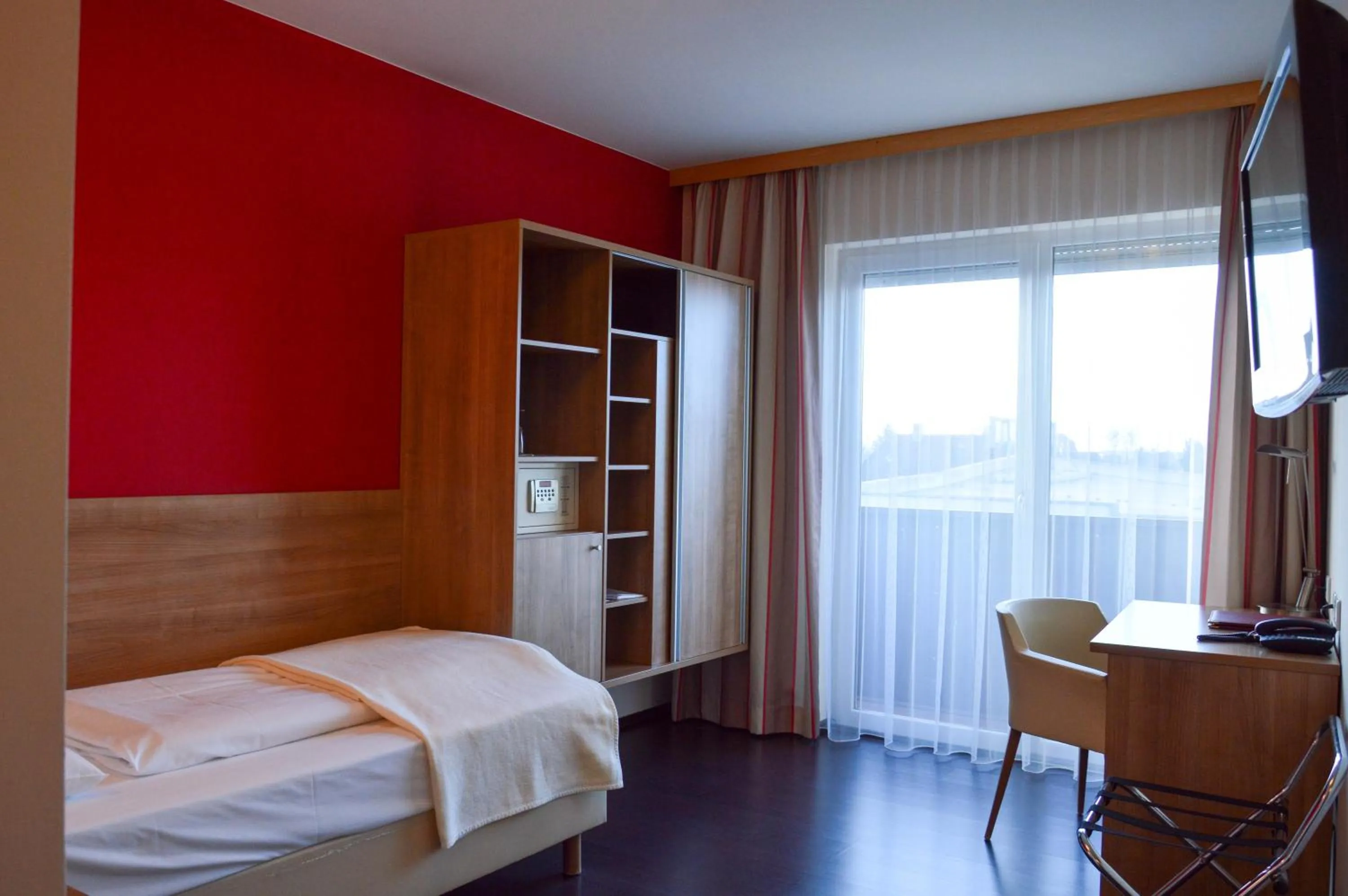 Photo of the whole room, Bed in Hotel Römerhof
