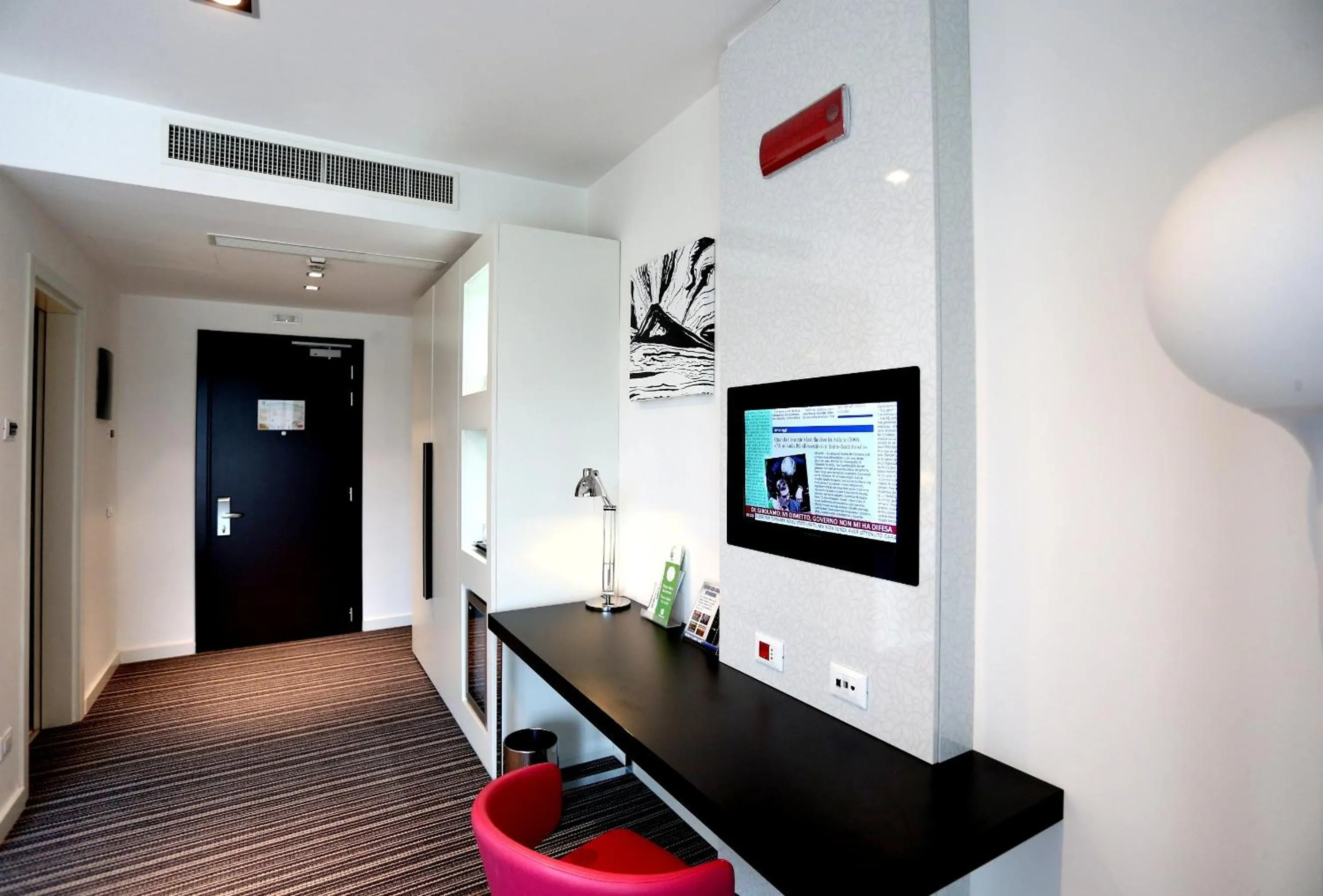 Photo of the whole room in voco Nola - Naples Vulcano Buono by IHG