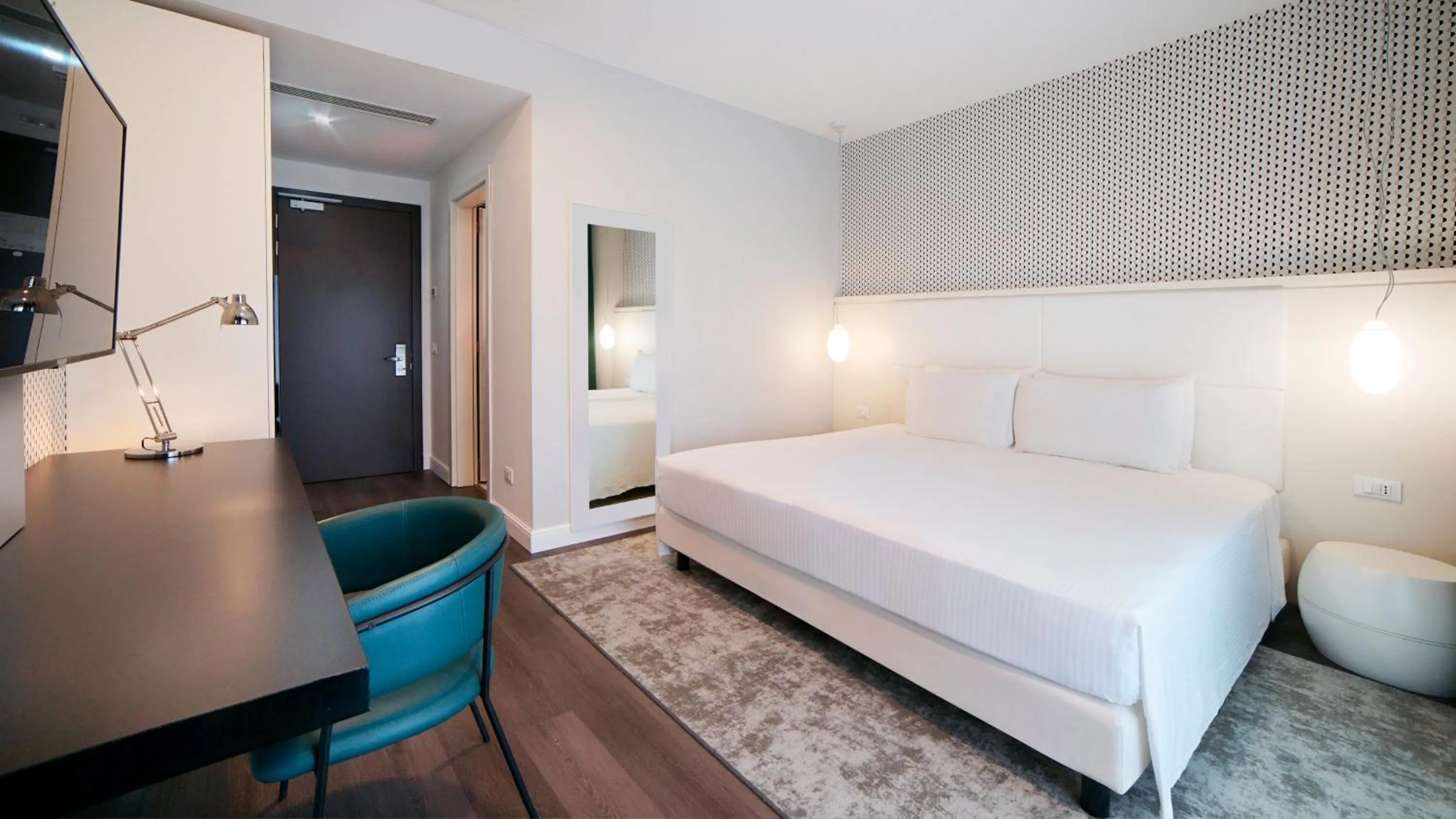 Photo of the whole room, Bed in voco Nola - Naples Vulcano Buono by IHG