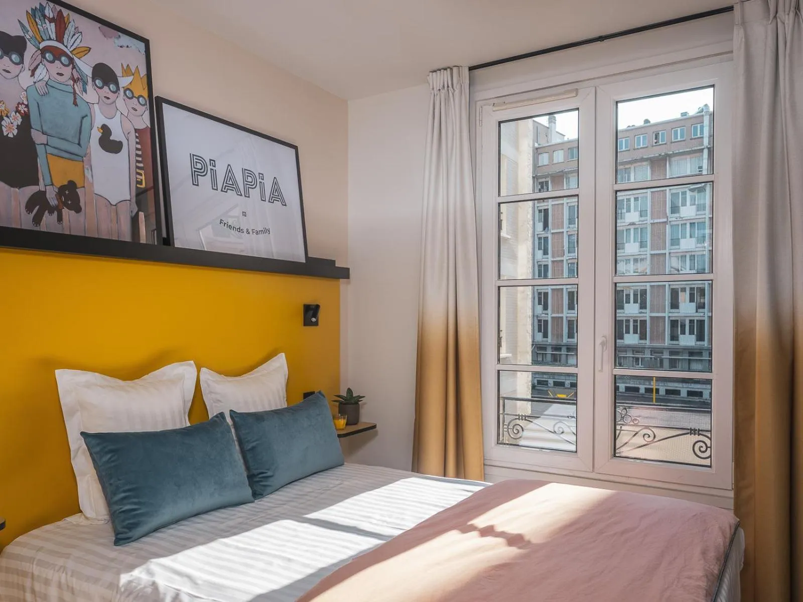 View (from property/room), Bed in Hôtel Piapia