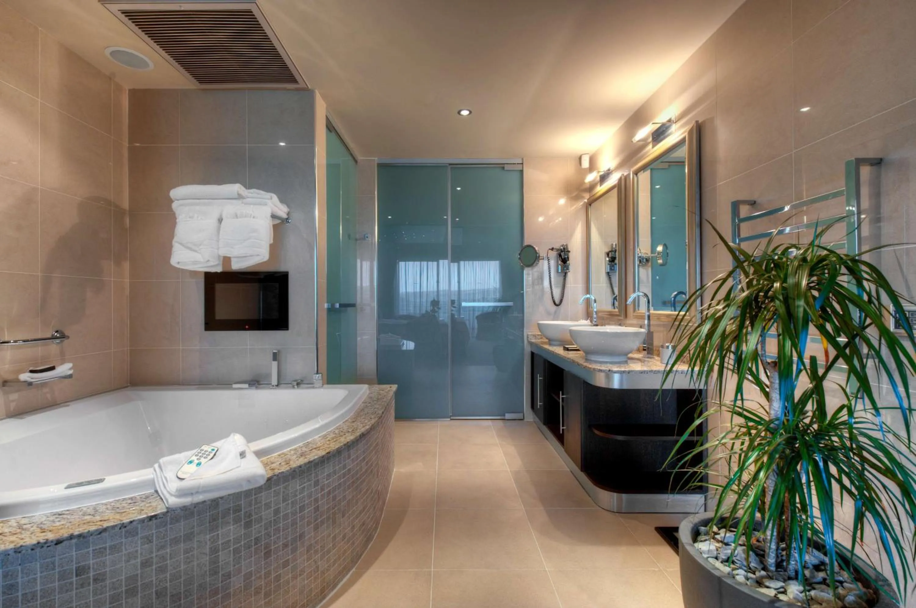 Bathroom in Radisson Blu Resort & Spa, Malta Golden Sands