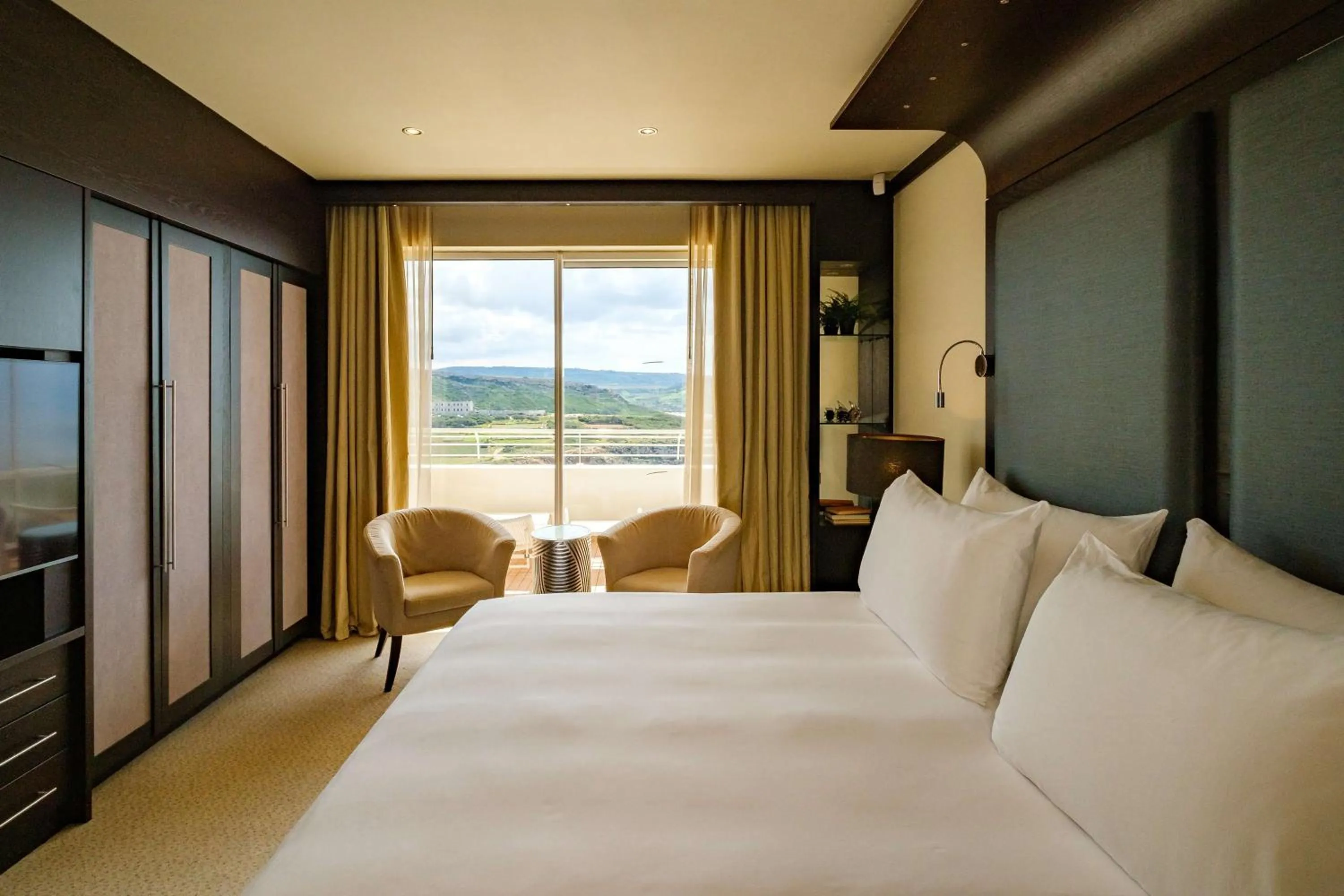 Bedroom, Bed in Radisson Blu Resort & Spa, Malta Golden Sands