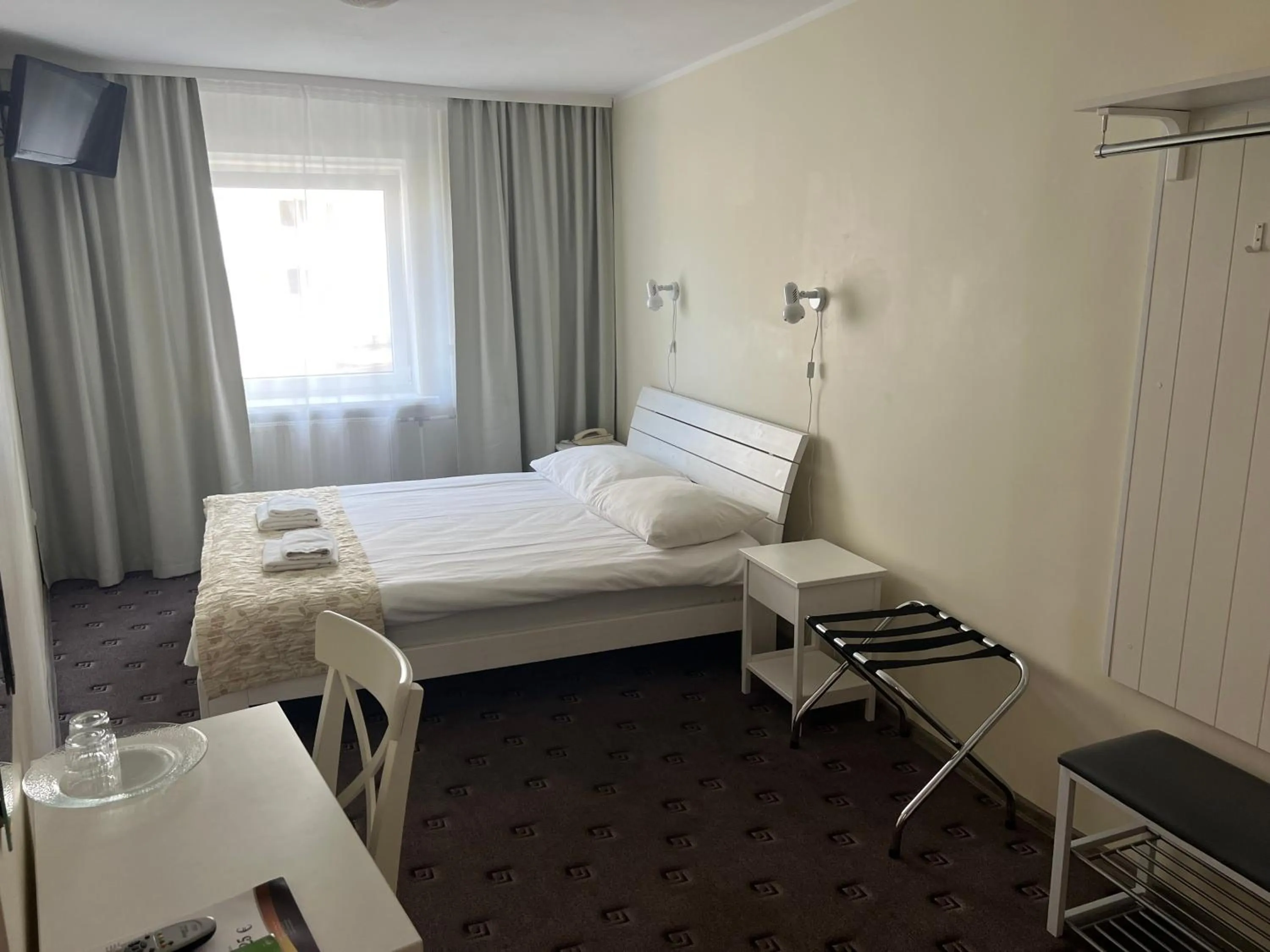 Photo of the whole room, Bed in Dorell