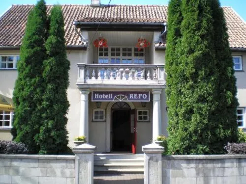 Facade/entrance in Repo Hotel