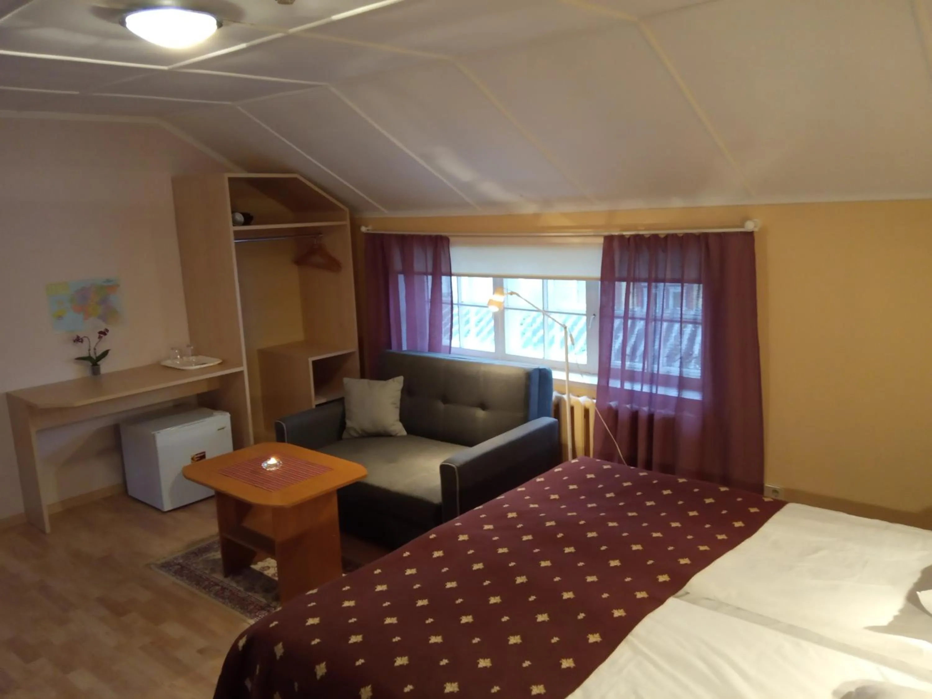 Photo of the whole room, Bed in Repo Hotel