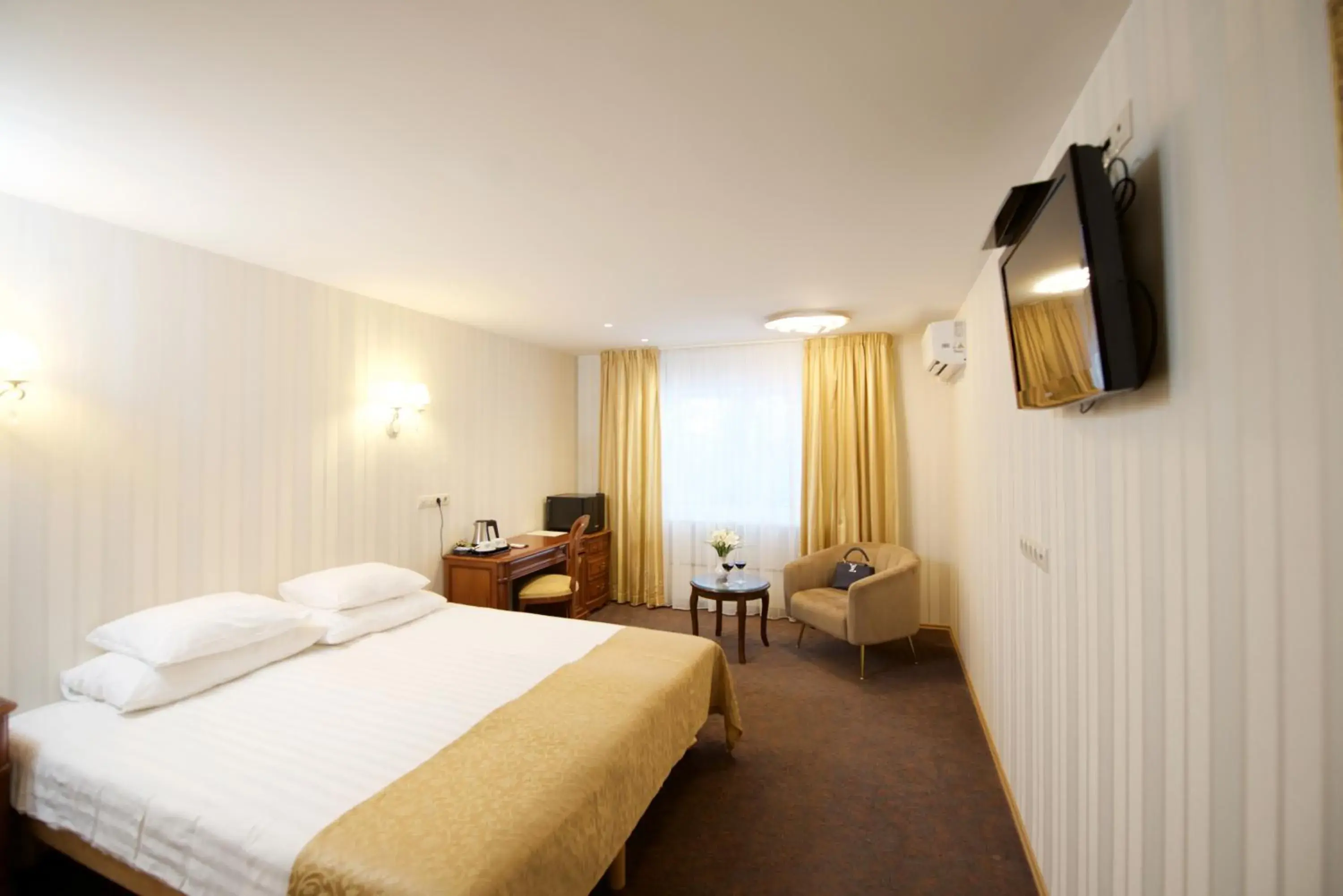 Standard Double Room in Villa Hotel Theresa Standard Double Room in Villa Hotel Theresa