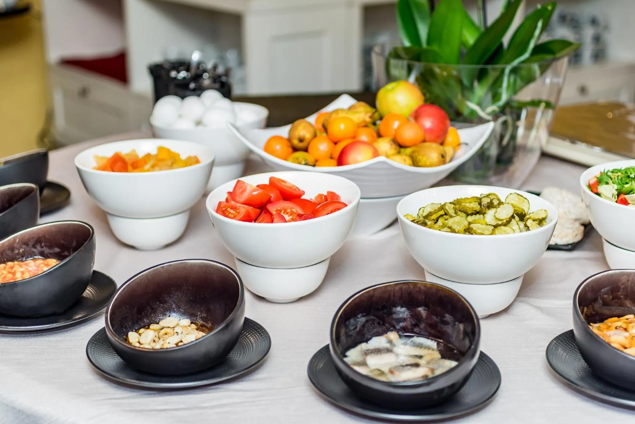 Buffet breakfast in Meriton Old Town Garden Hotel