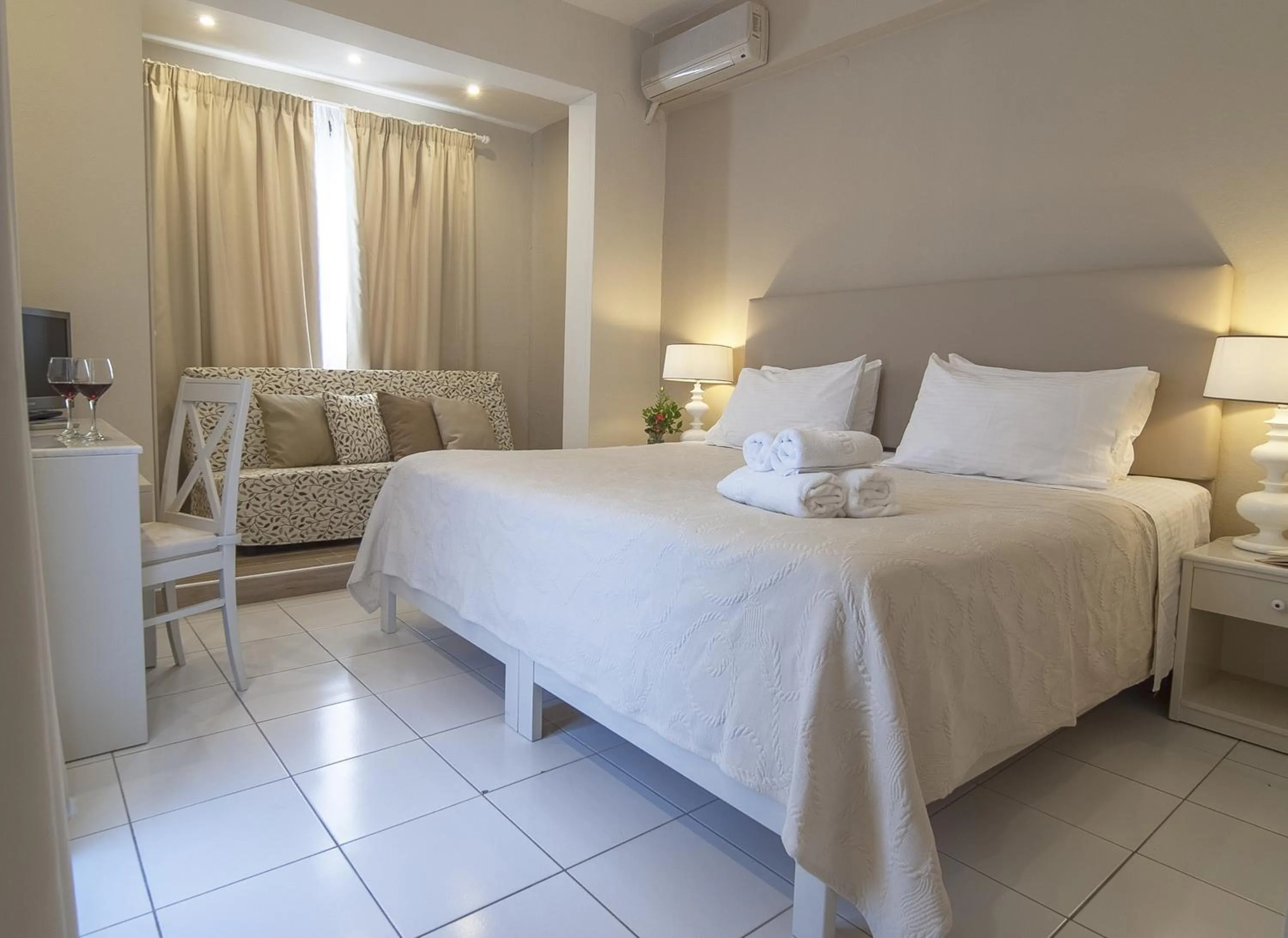 Day, Bed in Kenta Beach Hotel