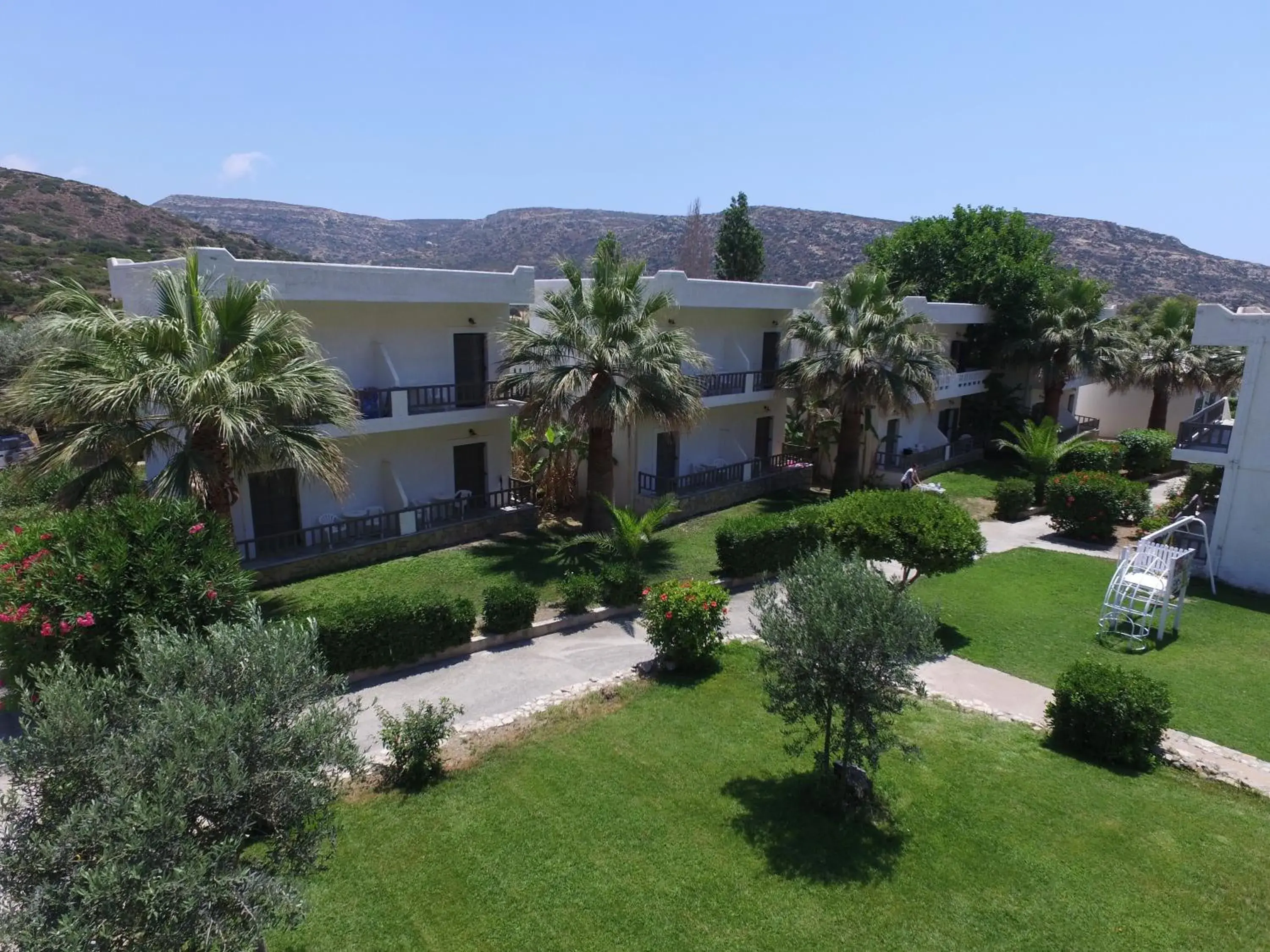 Property building in Valley Village Property building in Valley Village