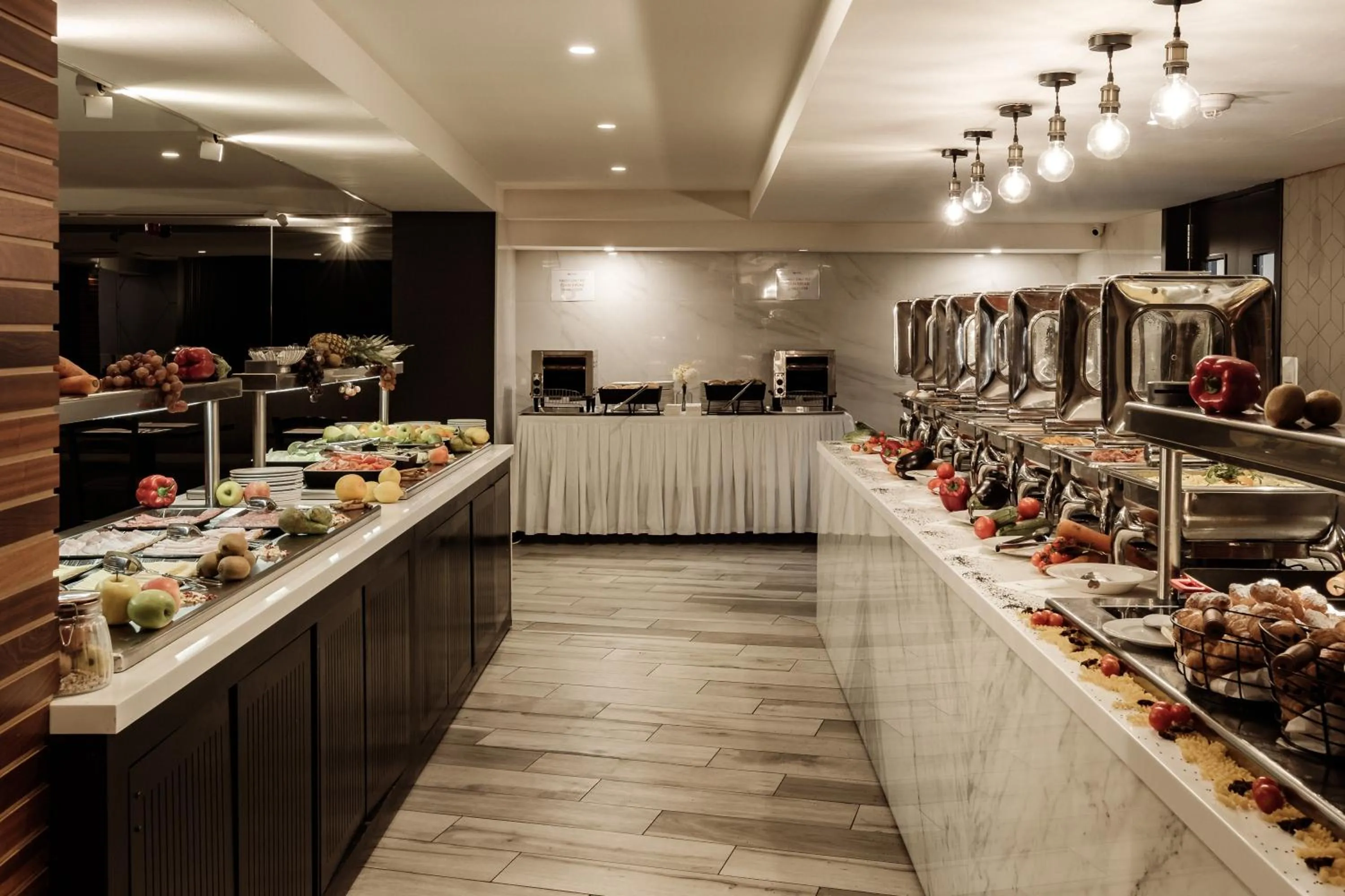 Restaurant/places to eat in be.HOTEL