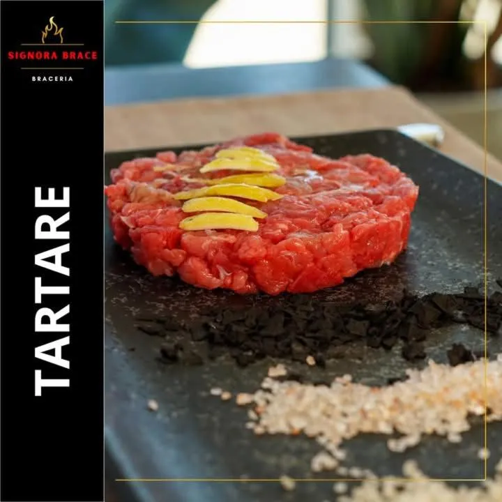 Food and drinks in Roses Hotel