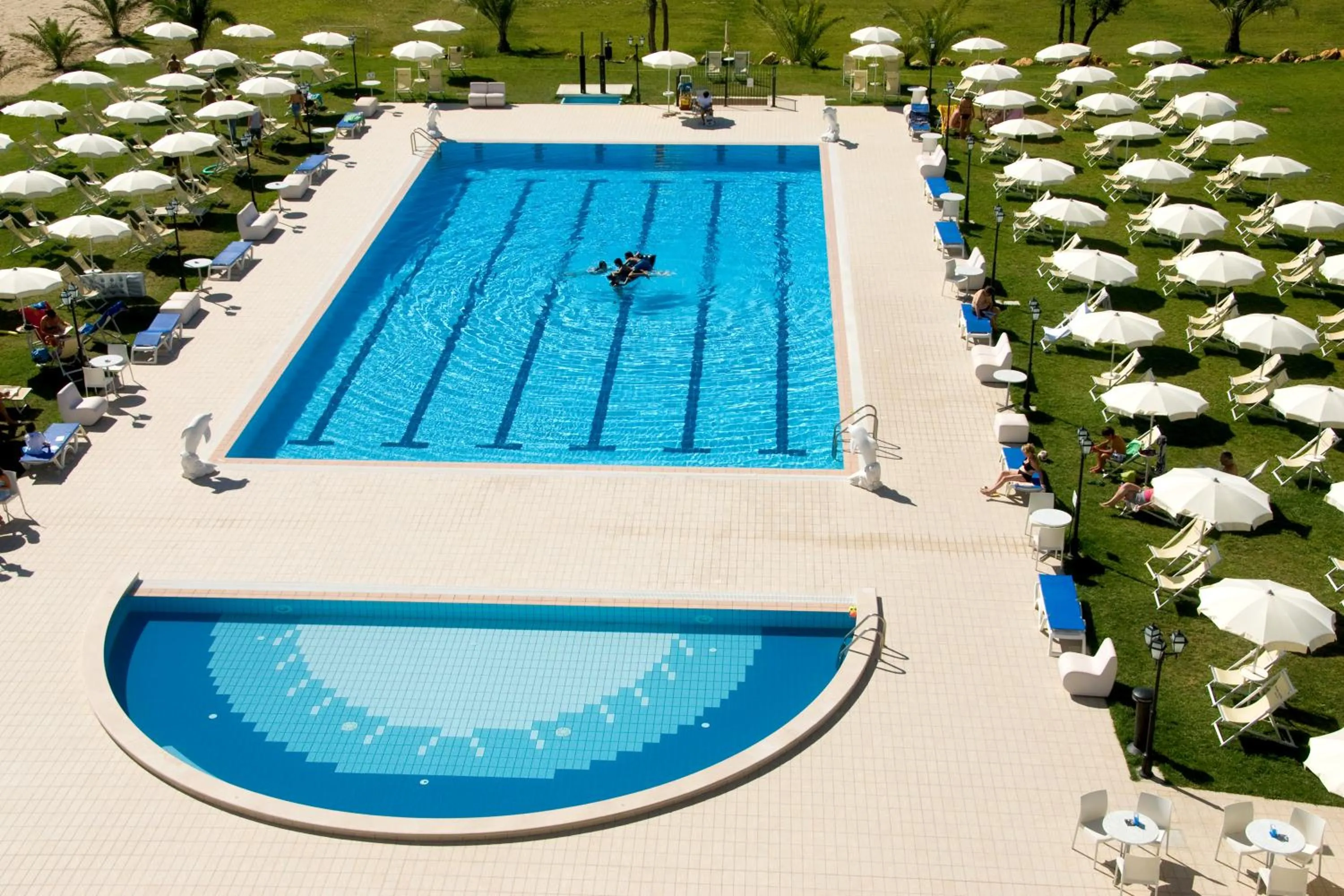 Pool view in Roses Hotel