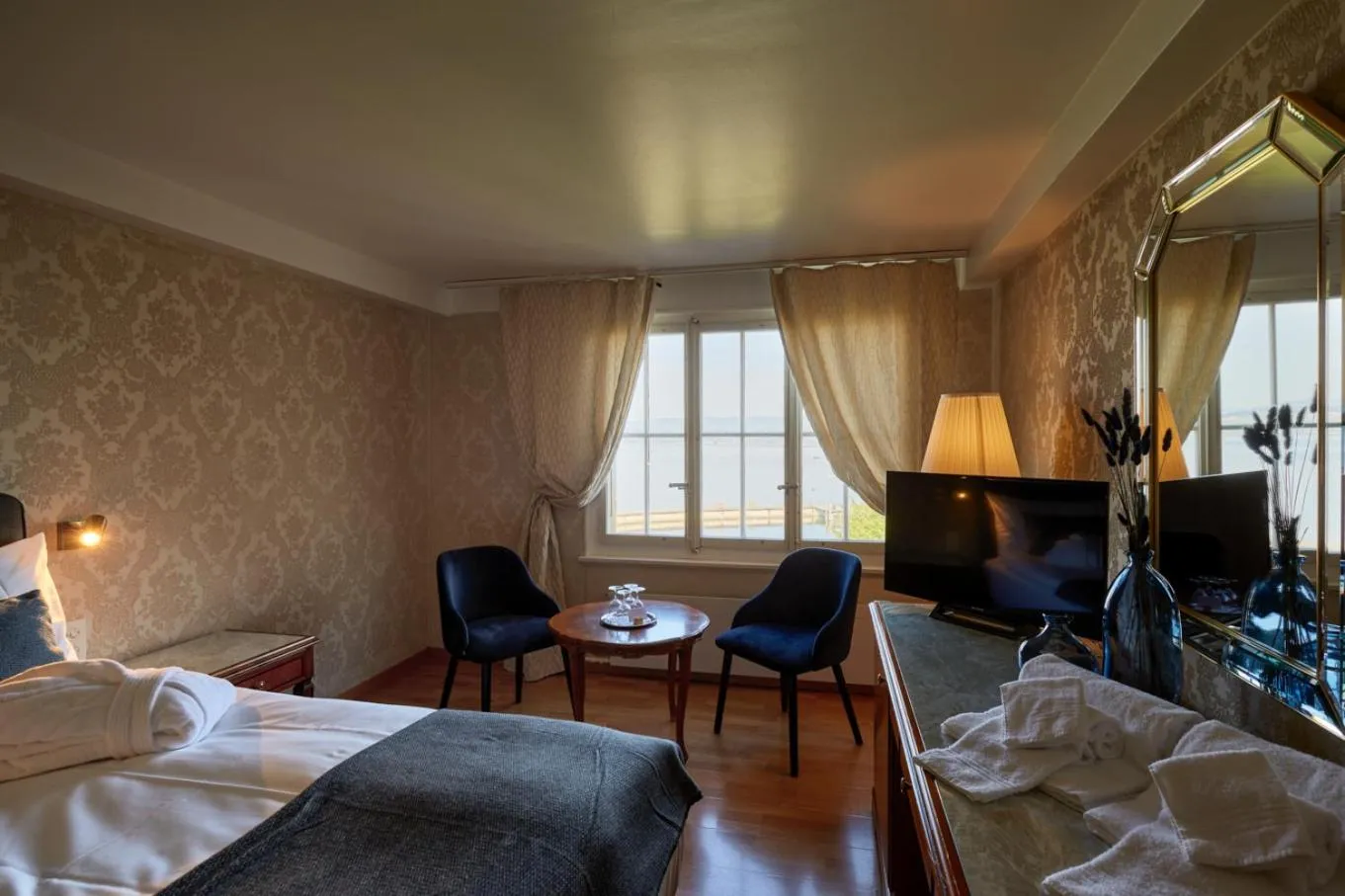 Bed in Hotel Schiff am See