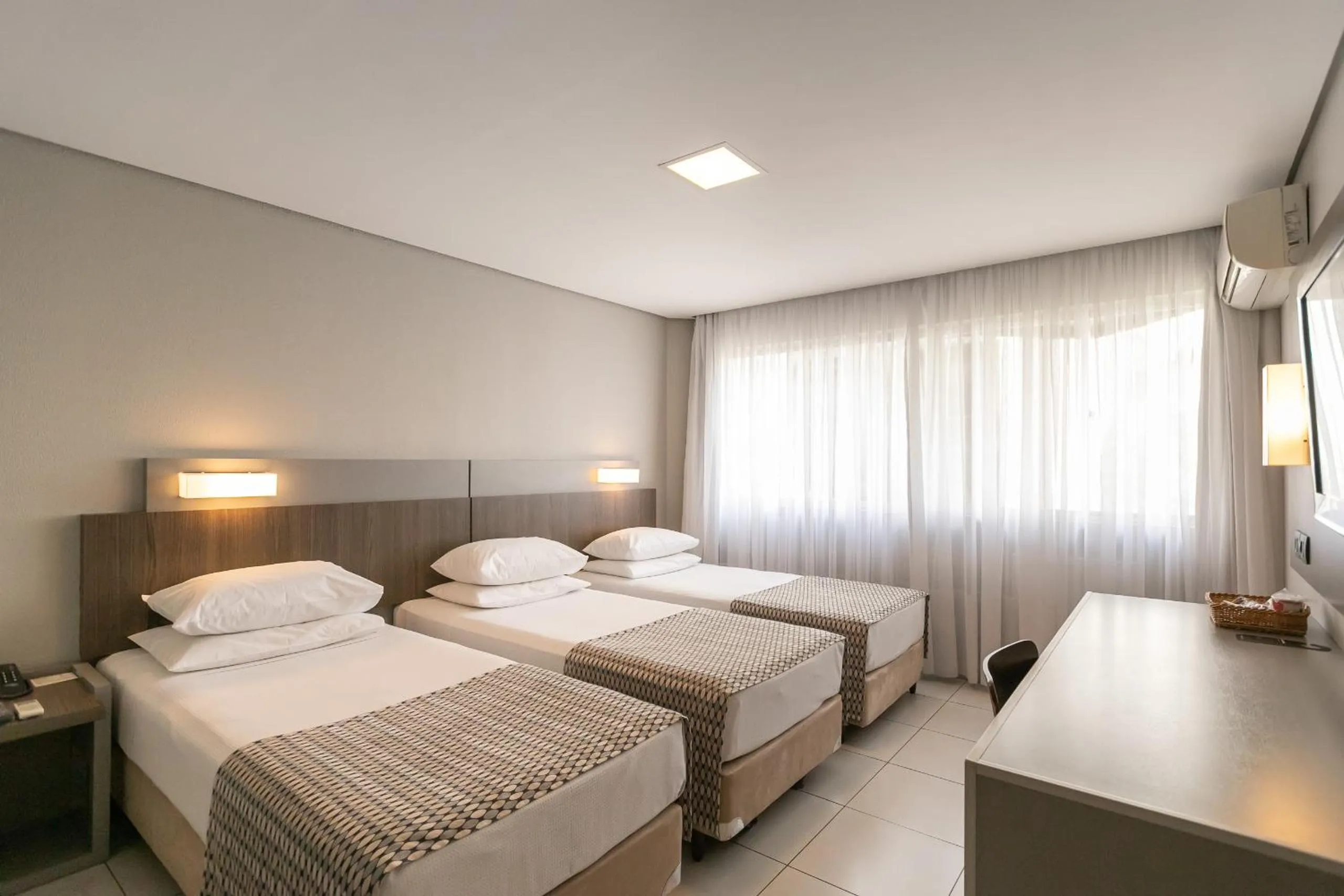 Bed in Saint Emilion by Atlantica