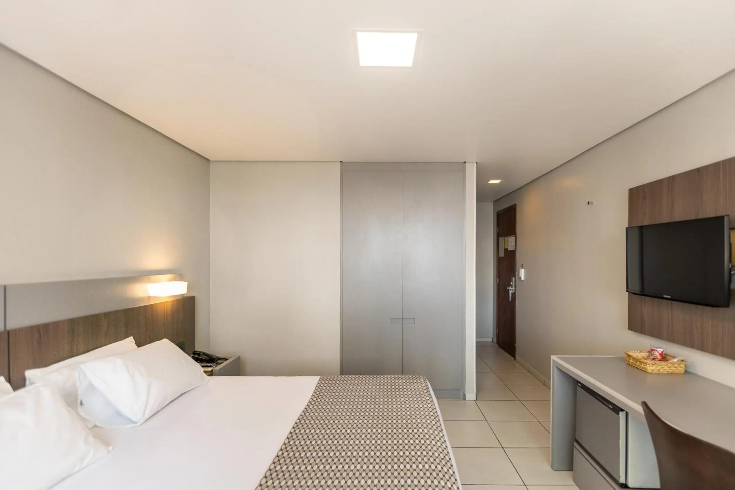 Bed in Saint Emilion by Atlantica