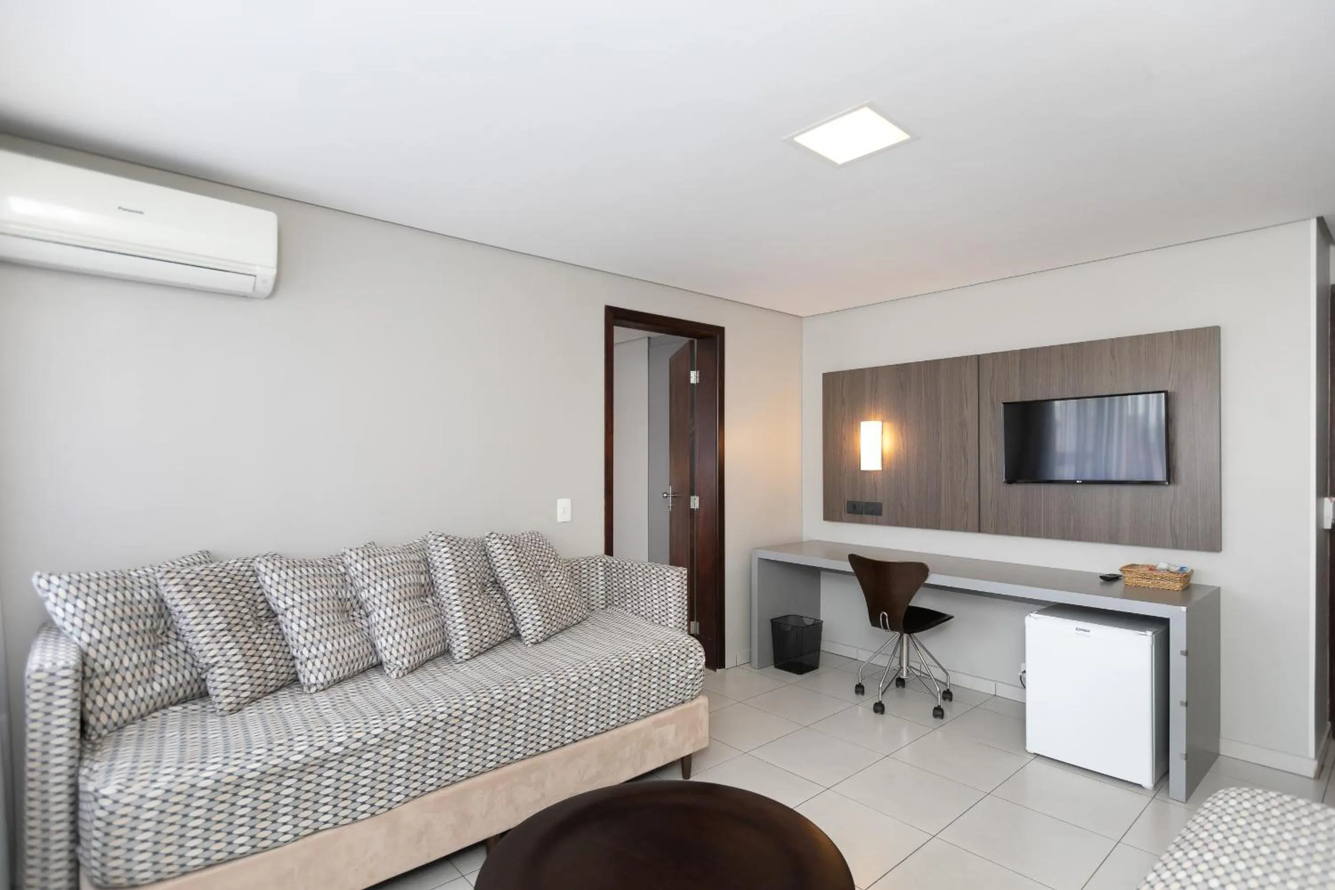 Living room in Saint Emilion by Atlantica