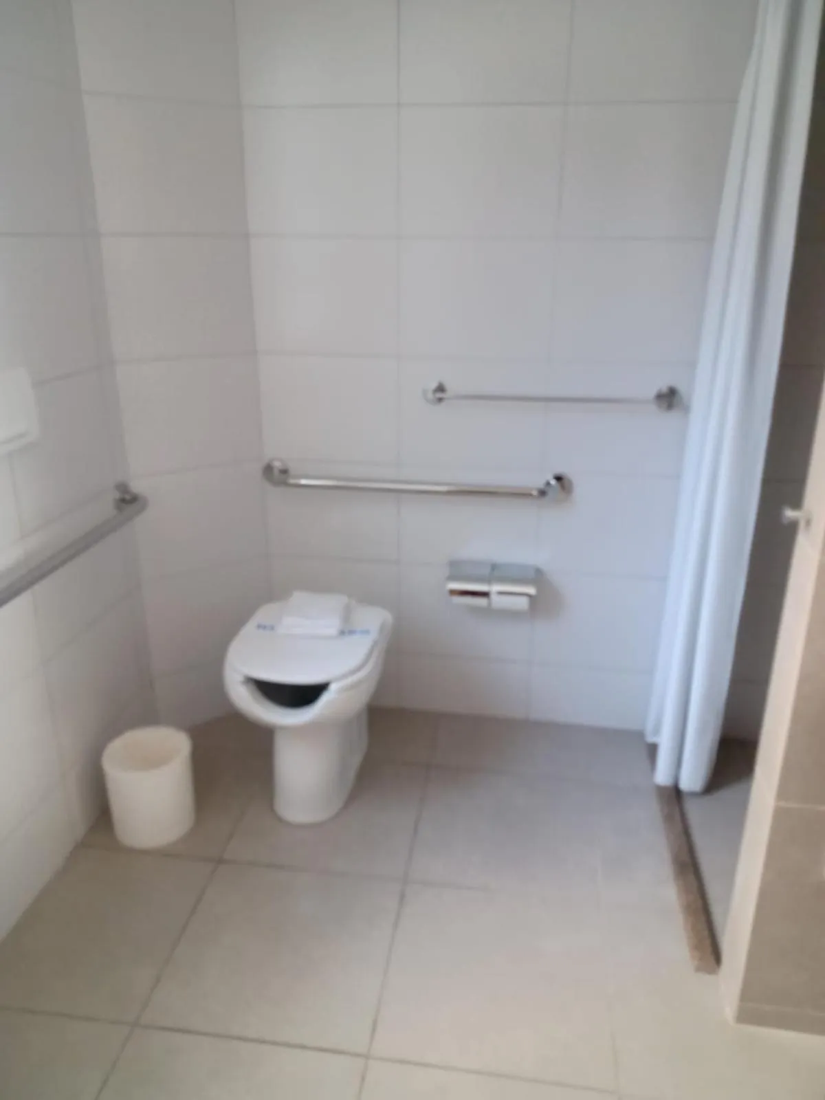 Bathroom in Saint Emilion by Atlantica