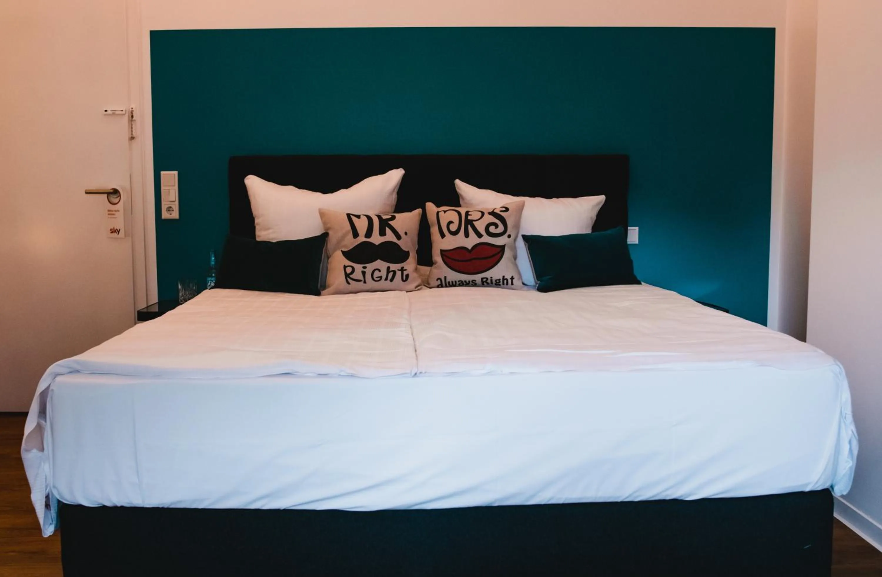 Bedroom, Bed in Hotel Palmenbad